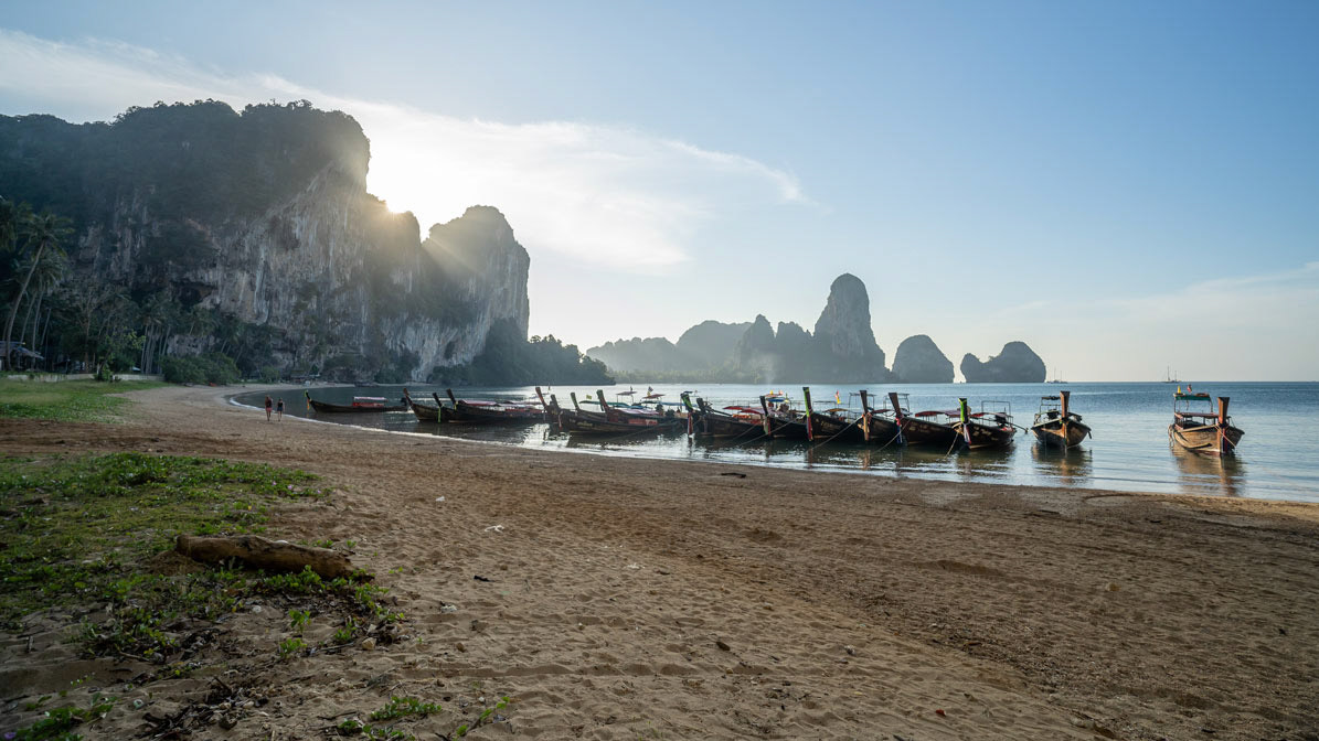morning rays on Ton Sai beach