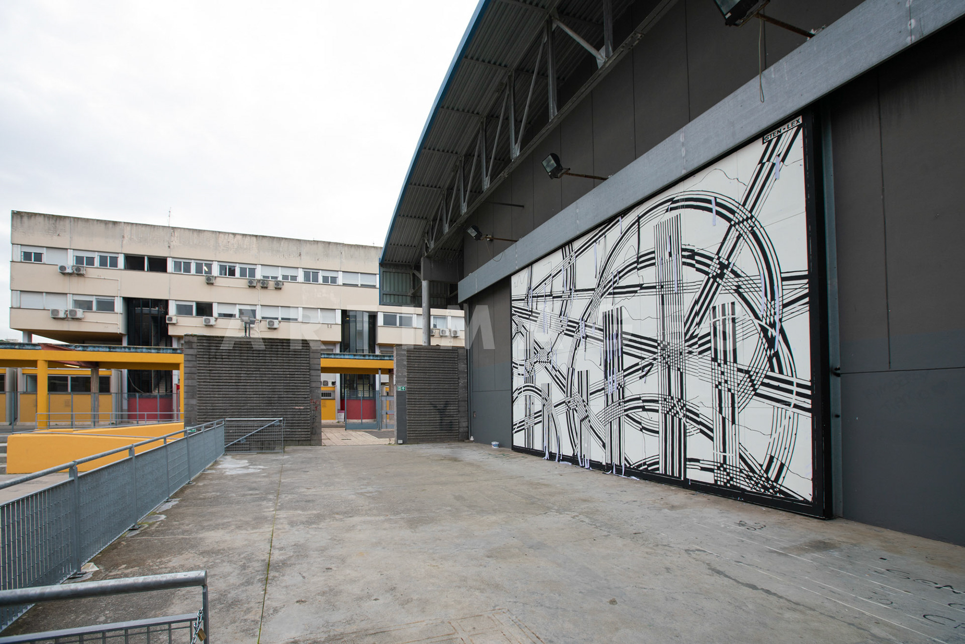 Sten e Lex, opera portone Teatro Tor Bella Monaca Roma, © Giovanni De Angelis 2021