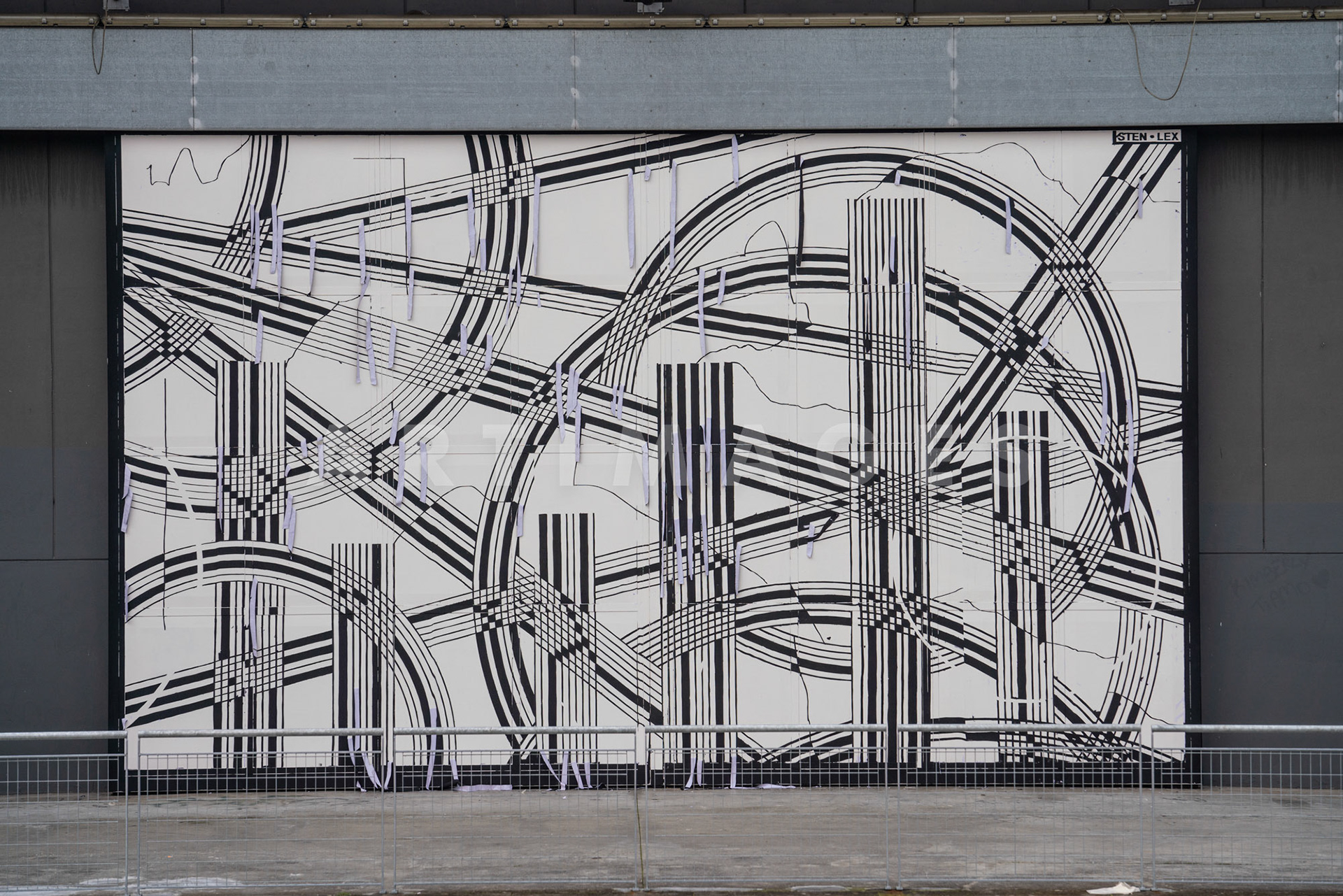 Sten e Lex, opera portone Teatro Tor Bella Monaca Roma, © Giovanni De Angelis 2021