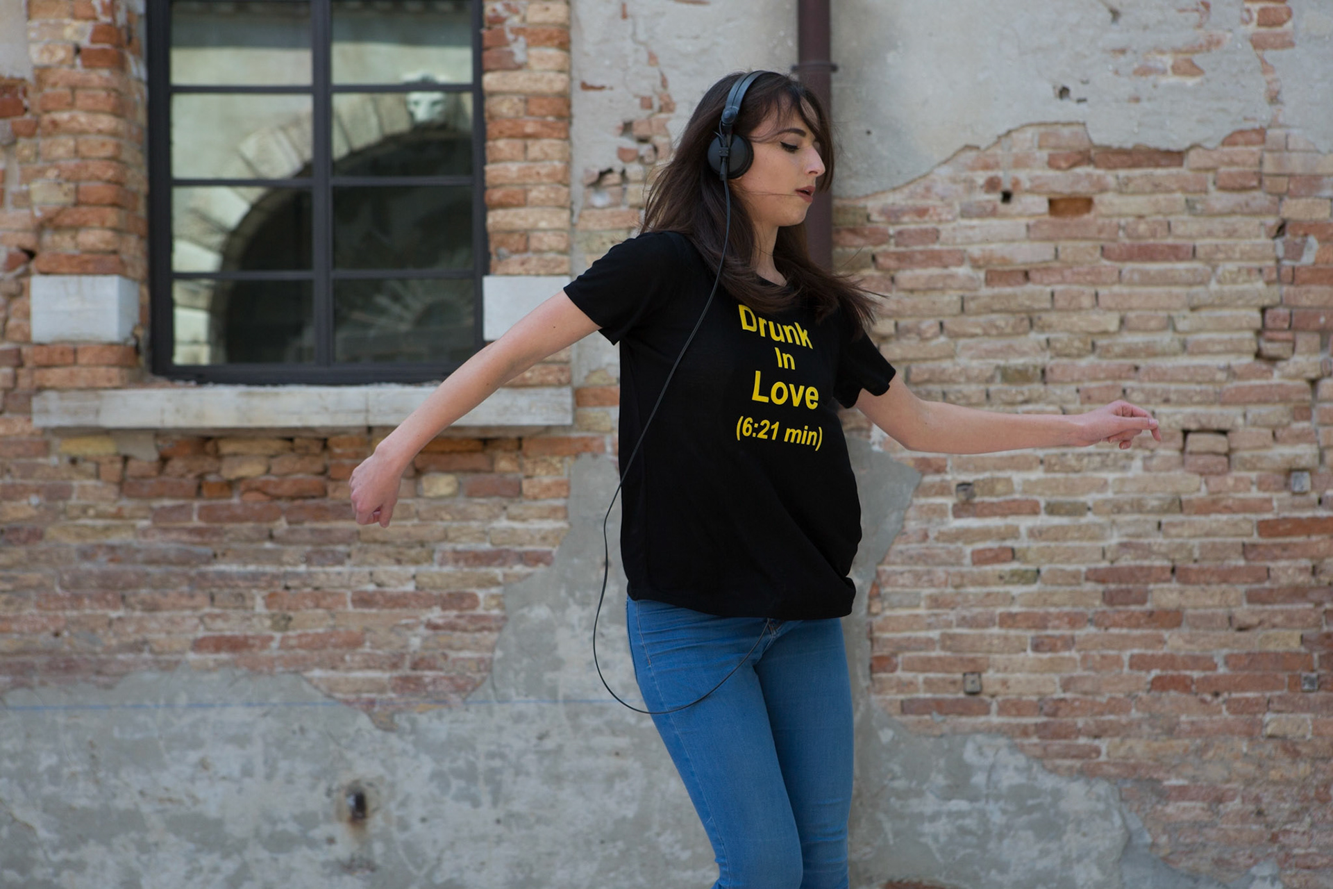 Nevin Aladag performance Raise the Roof