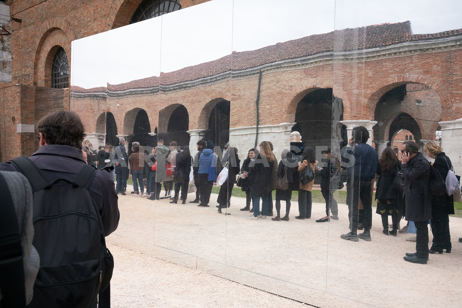 Padiglione Italia - Arsenale - Persone in fila