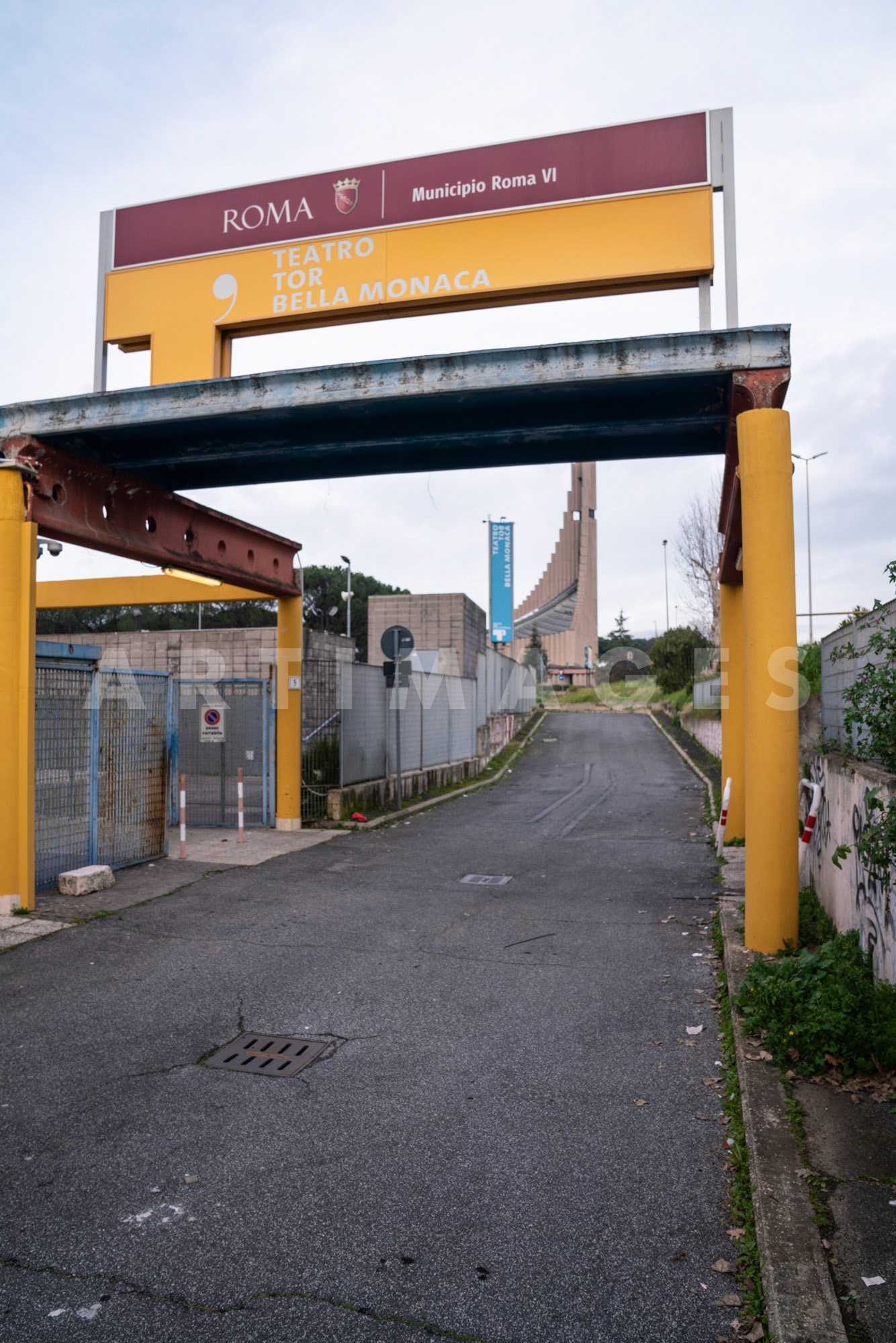 Sten e Lex, opera portone Teatro Tor Bella Monaca Roma, © Giovanni De Angelis 2021