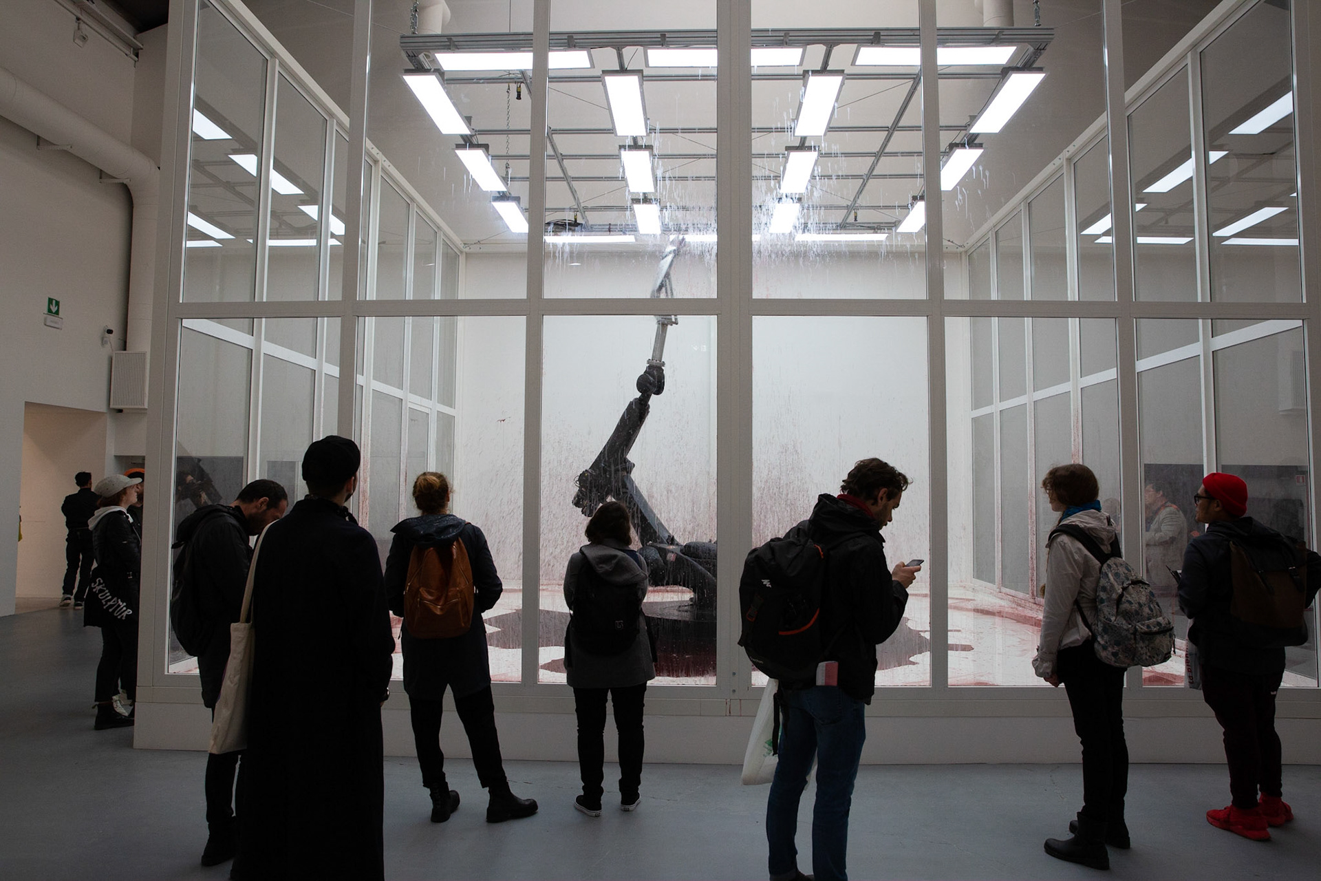 Sun Yuan and Peng Yu - Can’t Help Myself, 2016 - © Giovanni De Angelis