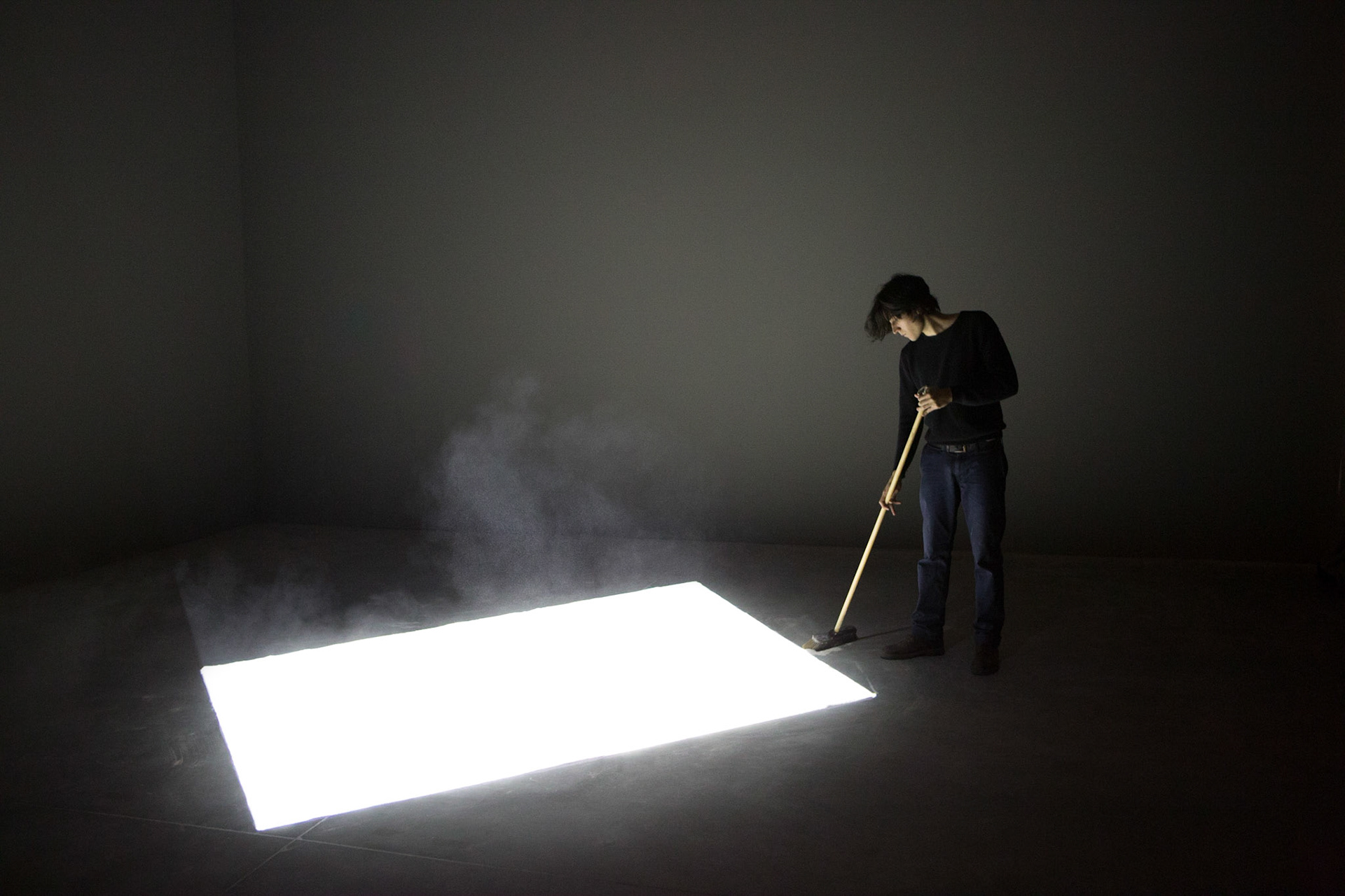 Edith Dekyndt one thousands and one nights - performance