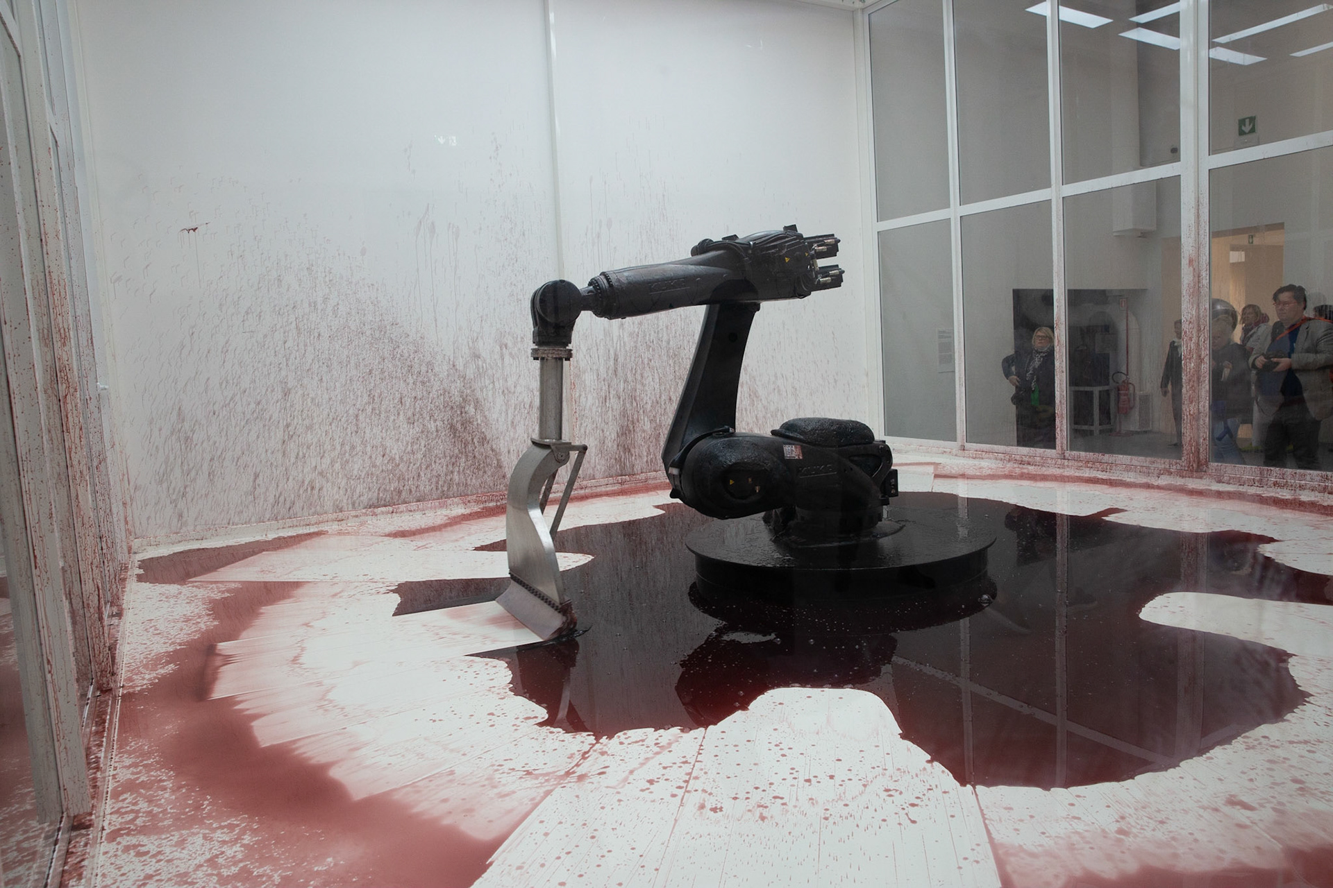 Sun Yuan and Peng Yu - Can’t Help Myself, 2016 - © Giovanni De Angelis