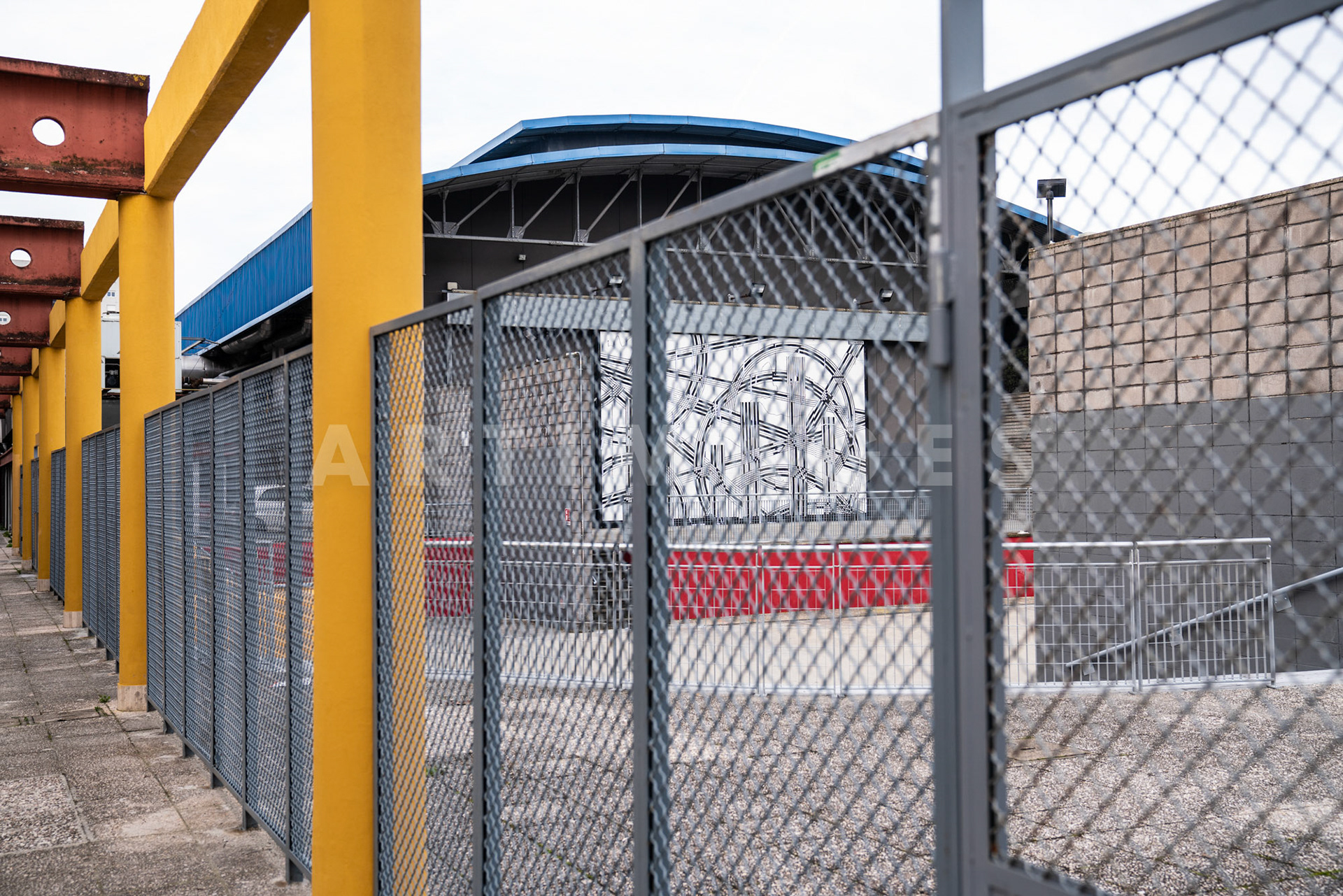 Sten e Lex, opera portone Teatro Tor Bella Monaca Roma, © Giovanni De Angelis 2021