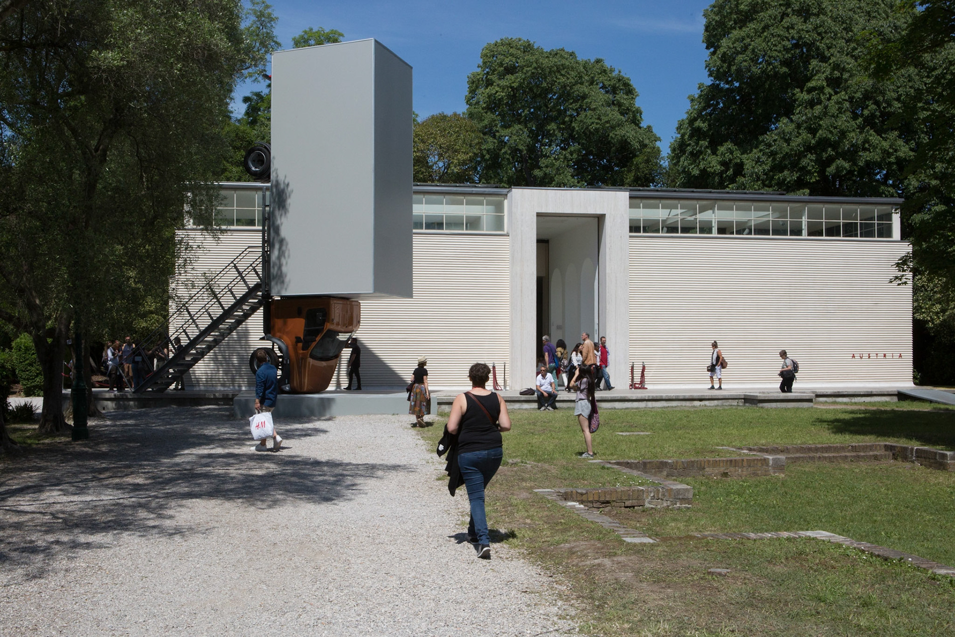 Erwin Wurm 57A Biennale di Venezia 2017 - © Giovanni De Angelis 57A Biennale di Venezia 2017 - © Giovanni De Angelis