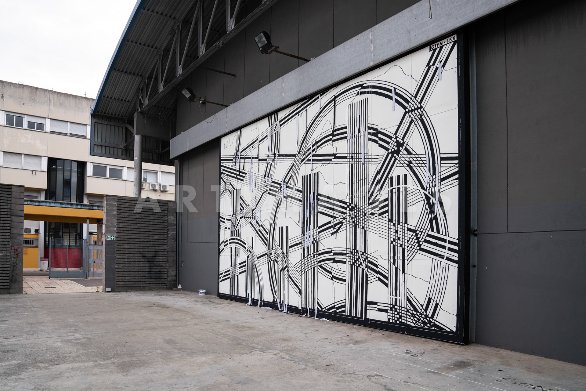 Sten e Lex, opera portone Teatro Tor Bella Monaca Roma, © Giovanni De Angelis 2021