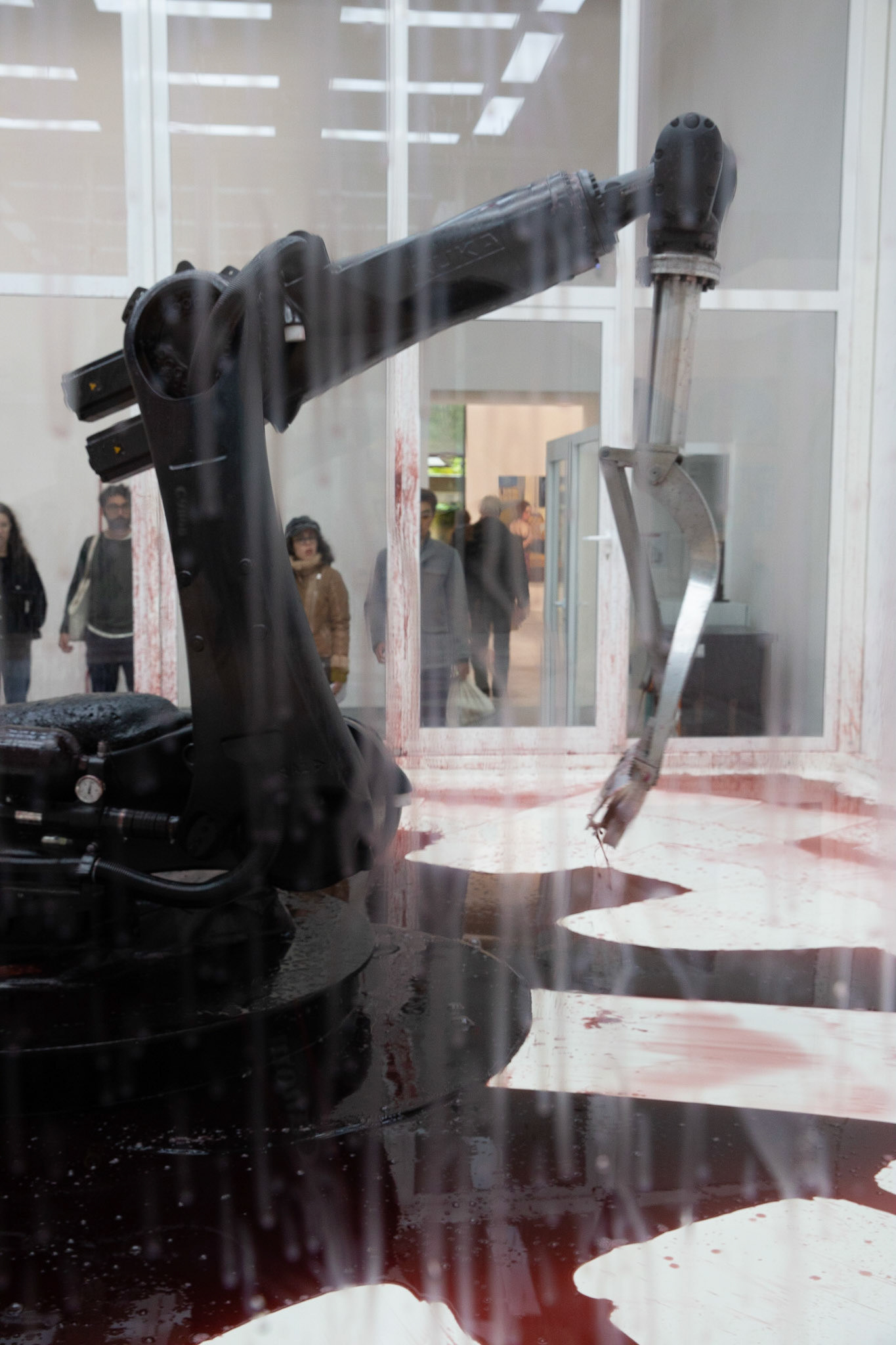 Sun Yuan and Peng Yu - Can’t Help Myself, 2016 - © Giovanni De Angelis