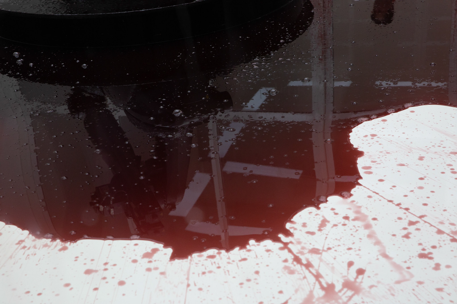 Sun Yuan and Peng Yu - Can’t Help Myself, 2016 - © Giovanni De Angelis