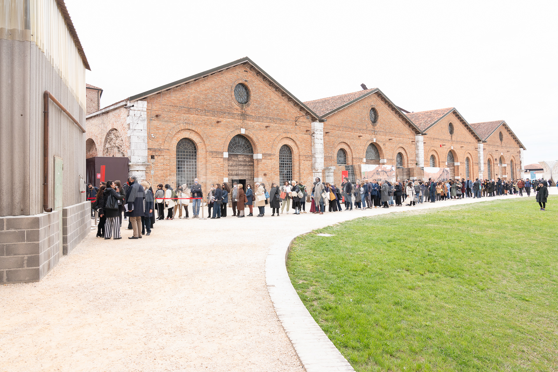 Padiglione Italia - Arsenale - persone in fila