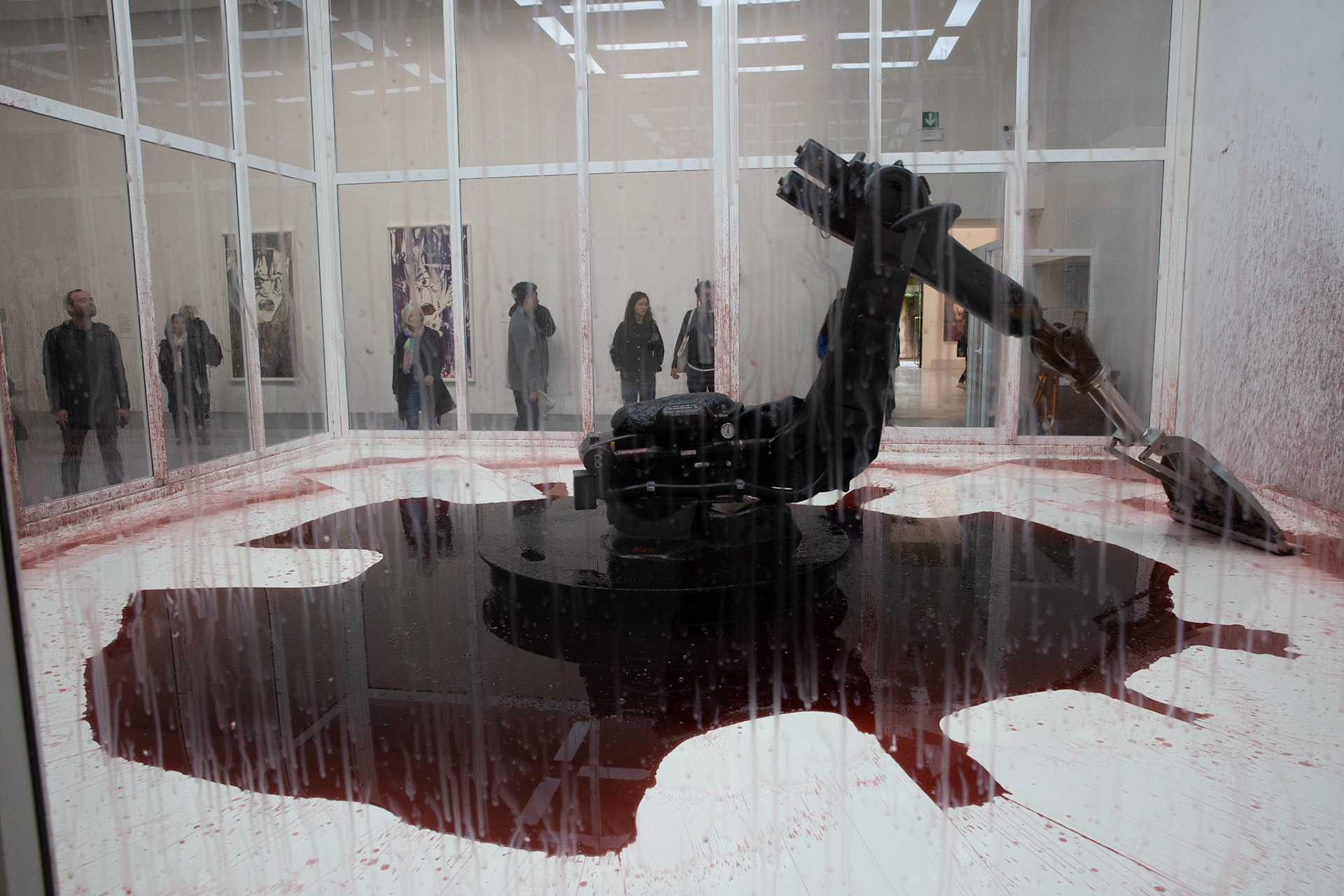 Sun Yuan and Peng Yu - Can’t Help Myself, 2016 - © Giovanni De Angelis