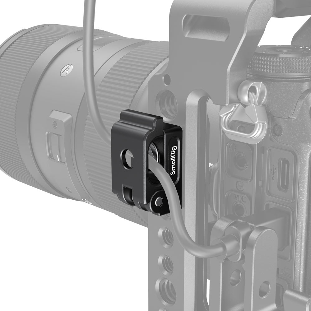 De cable clamp bied plaats voor 2 kabels