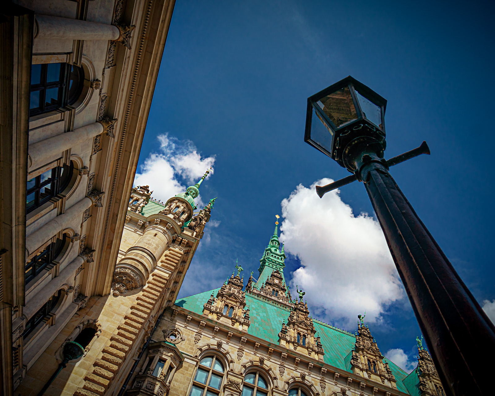 Hamburger Rathaus | Settings: | iso 100 | 10mm | f/8 | 1/400 Sek. |