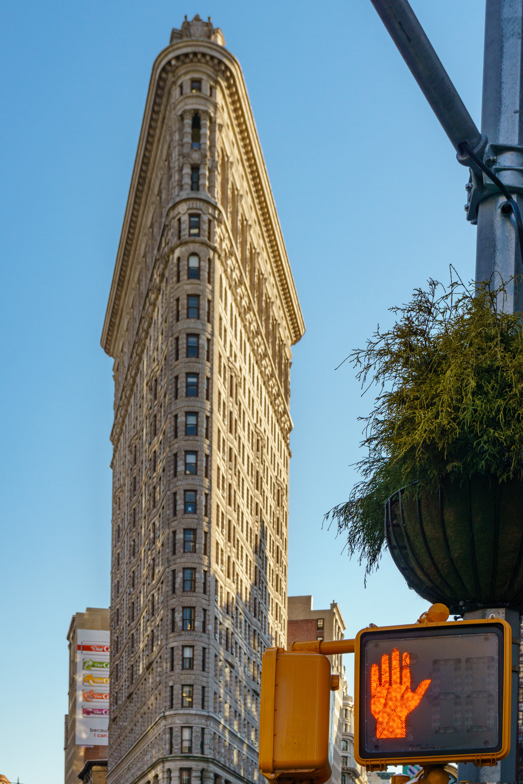 Flatiron Building | Settings: | iso 100 | 32mm | f/6,3 | 1/320 Sek. |