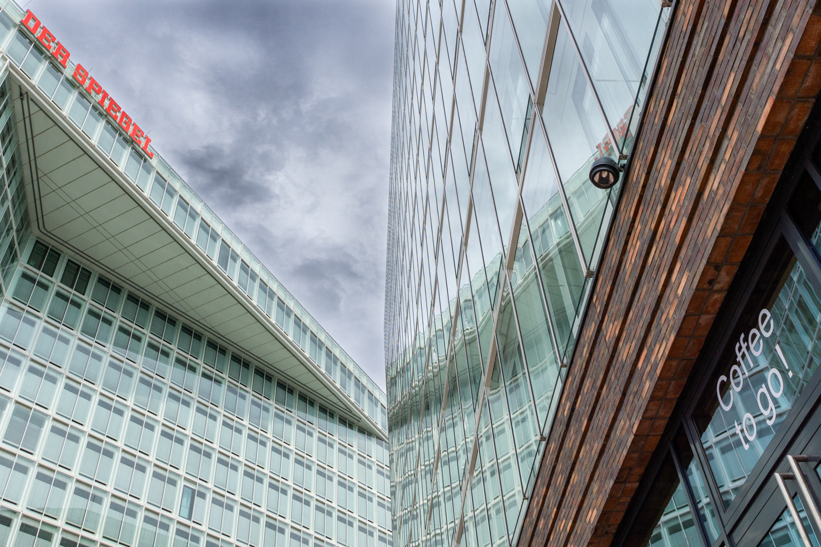 Der Spiegel | Settings: | iso 100 | 16mm | f/7,1 | 1/320 Sek. |