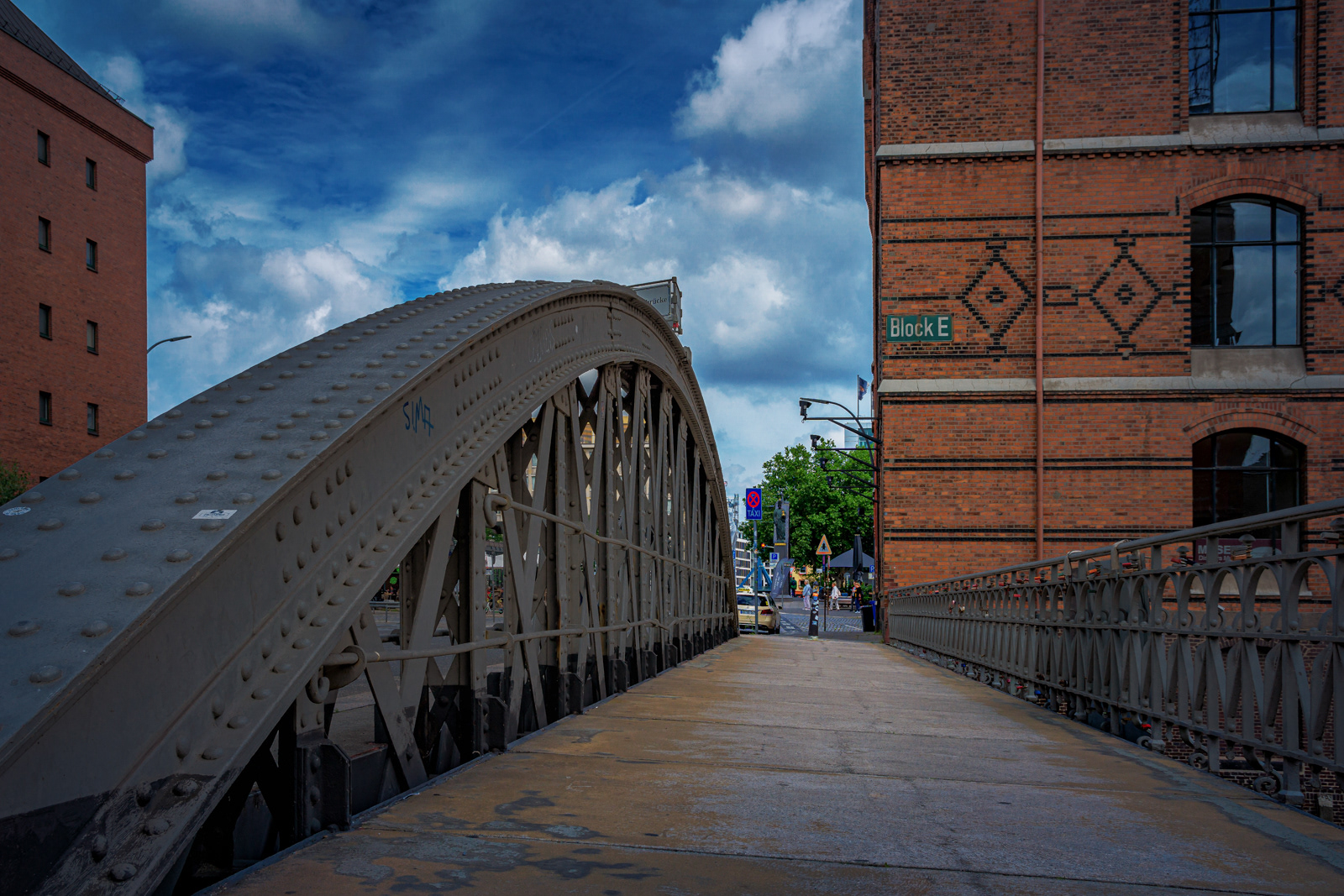 Block E | Settings: | iso 100 | 22mm | f/8 | 1/200 Sek. |