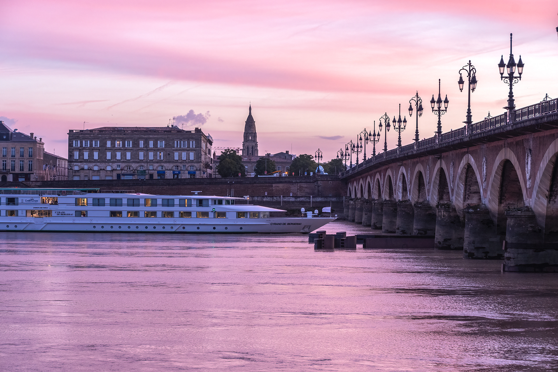 2023-Bordeaux - Pont de Pierre Bridge at sunrise