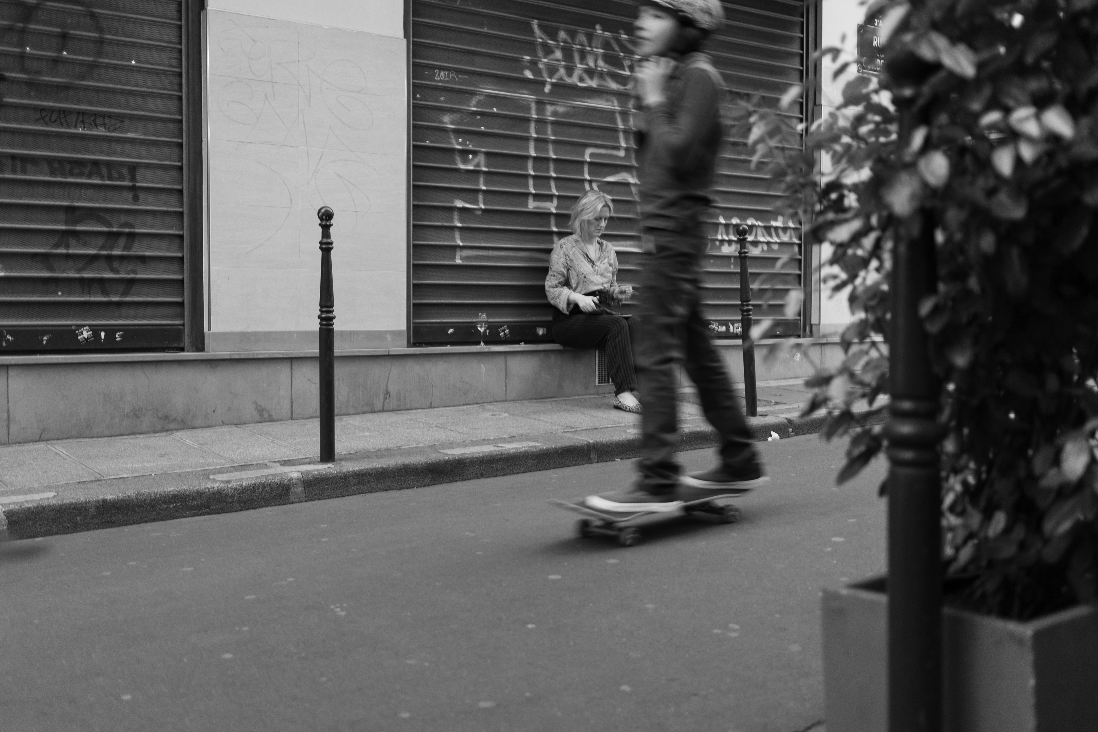 CIGARETTE BREAK, PARIS