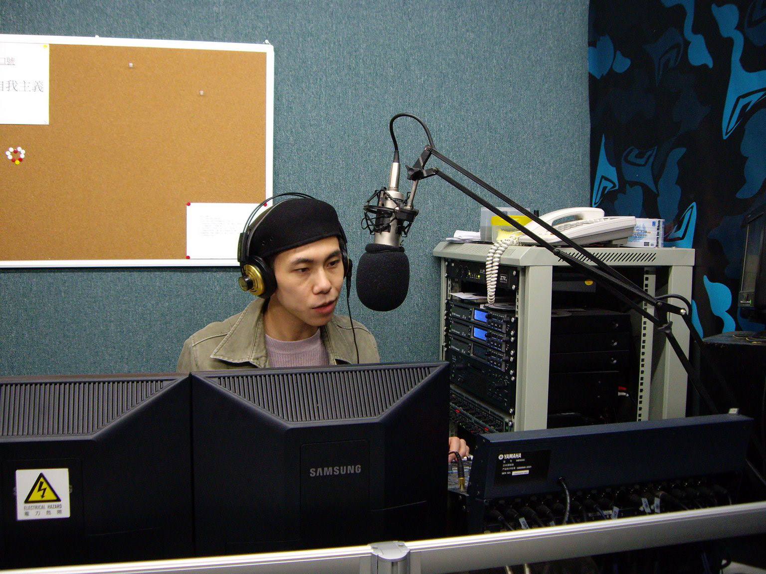 網上媒體UonLive主持直播節目中