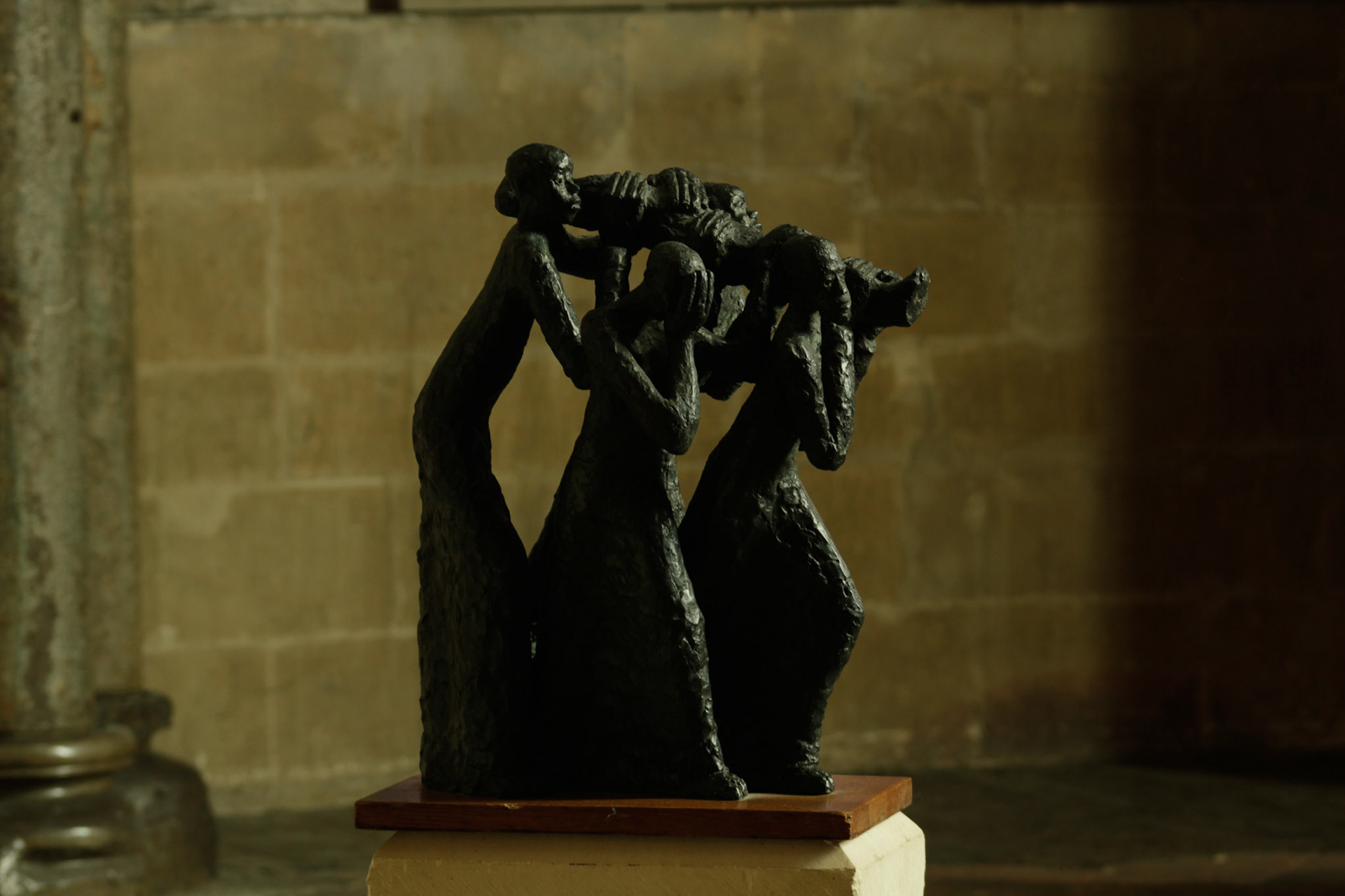 Sculpture of Beckett's body being carried, 2011