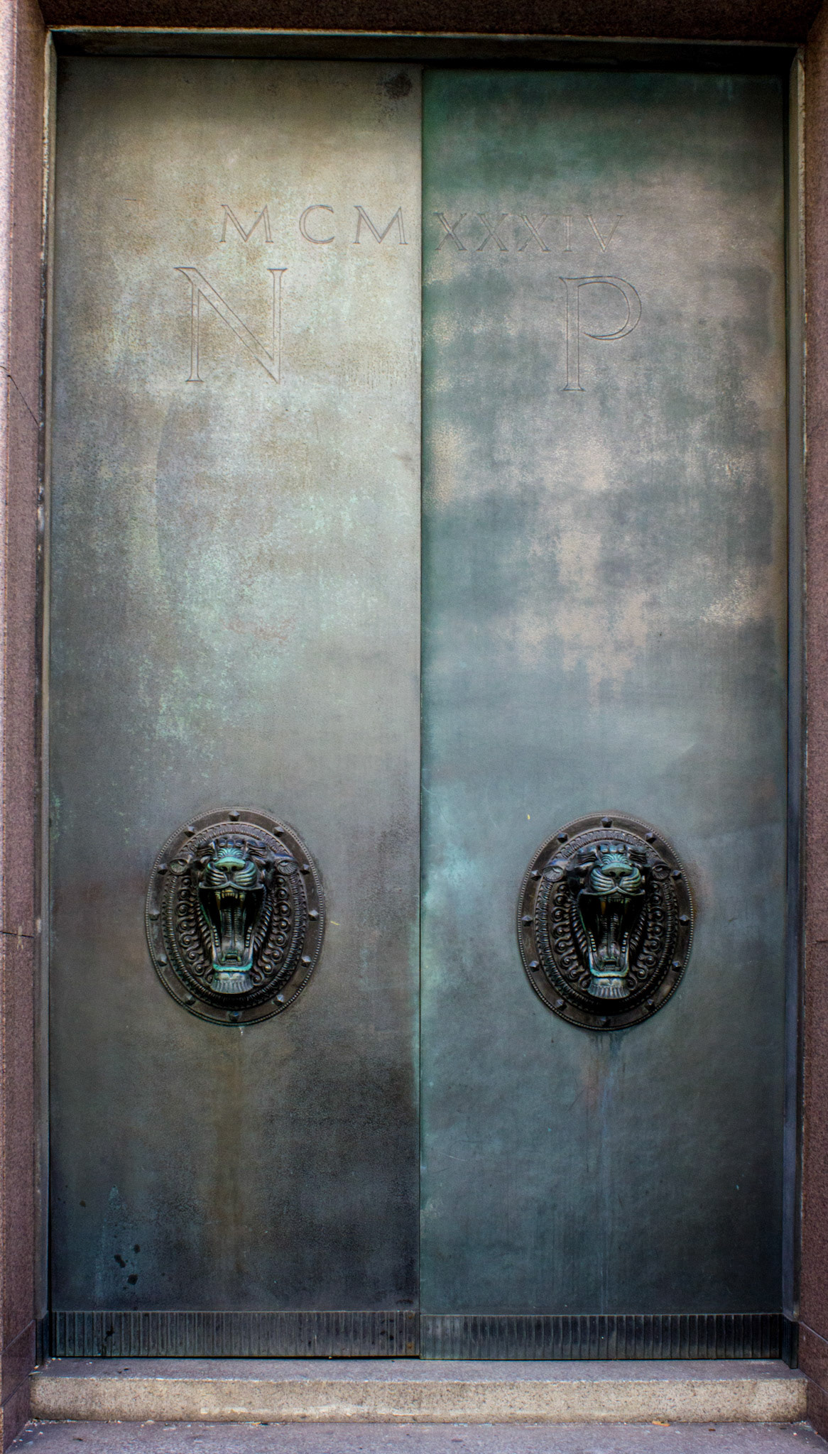 1934 doors, 7 Water St, 2018