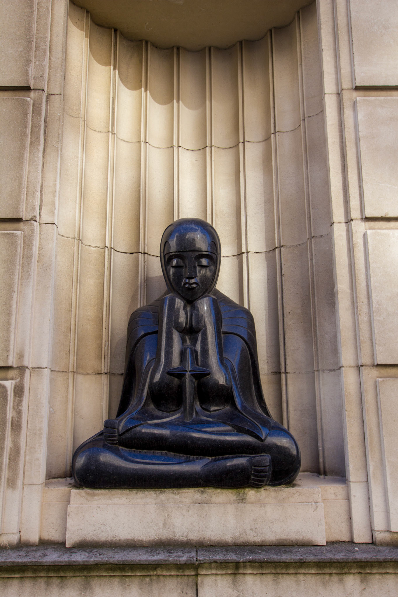 Alcove statue, the Goree, 2018