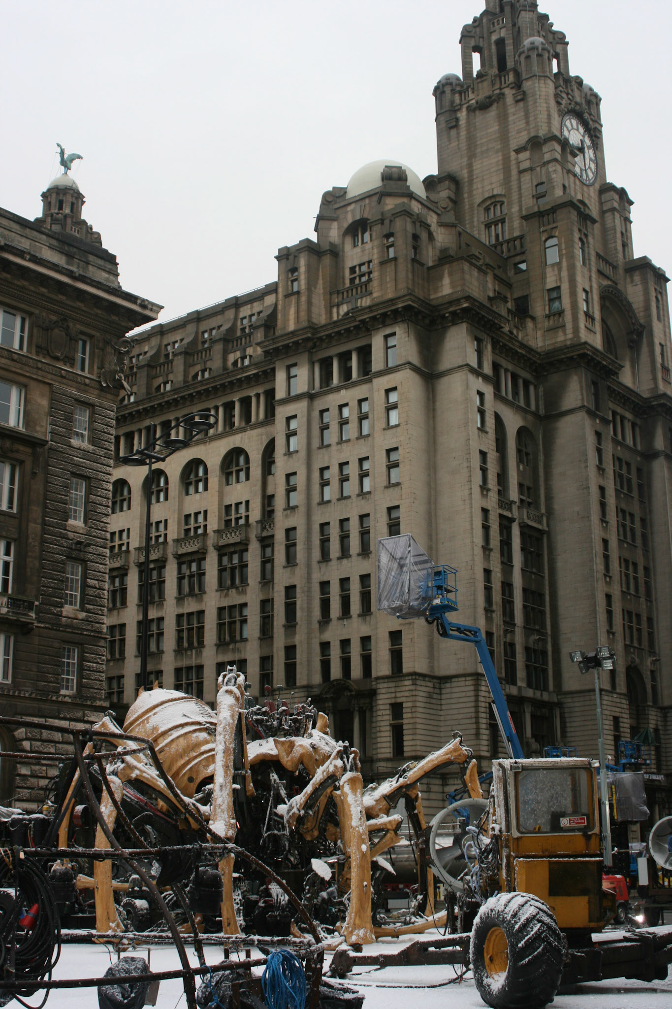 La Princesse outside the Liver Building, 2008