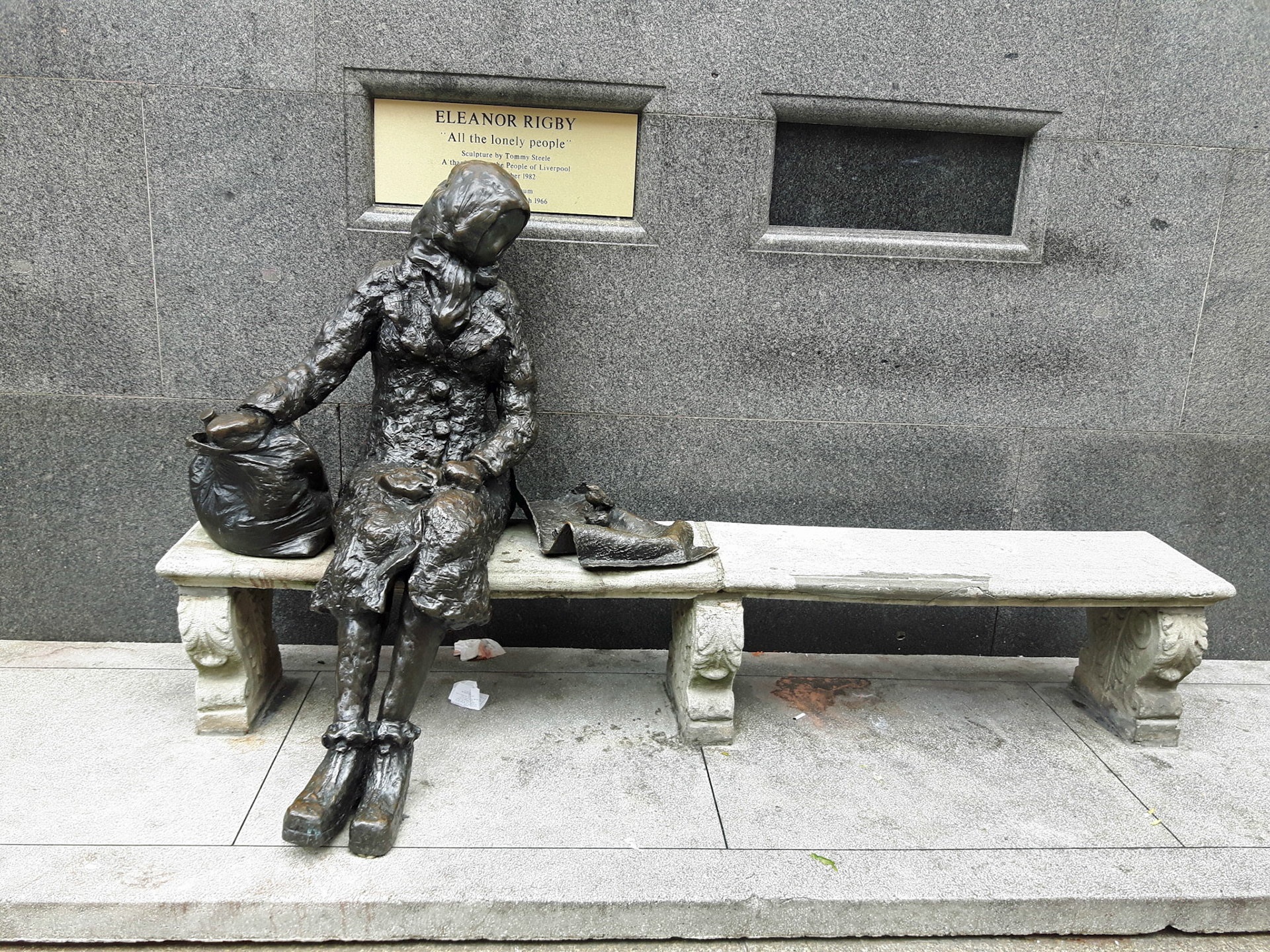 Eleanor Rigby statue, Stanley St, 2017