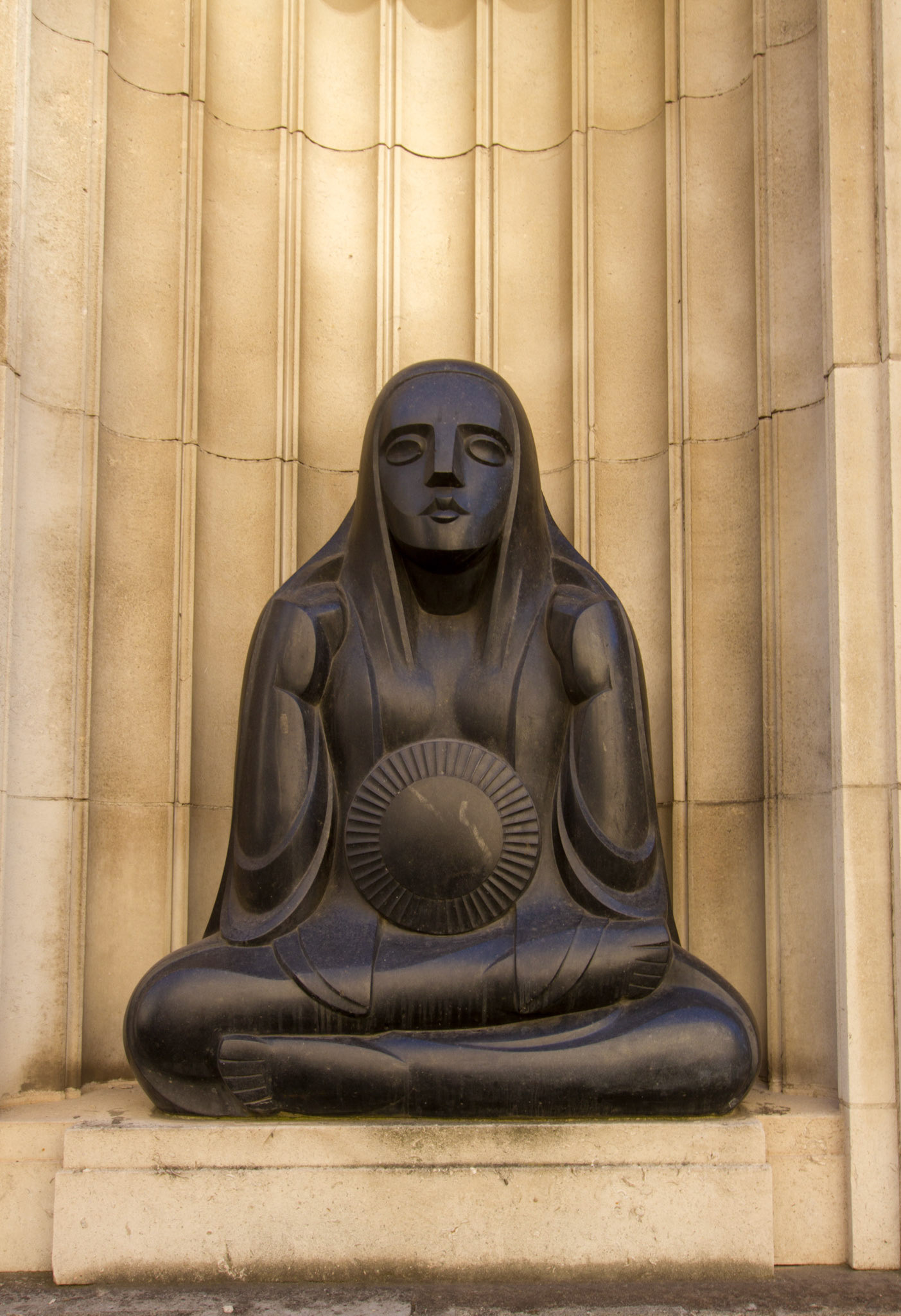 Alcove statue, the Goree, 2018