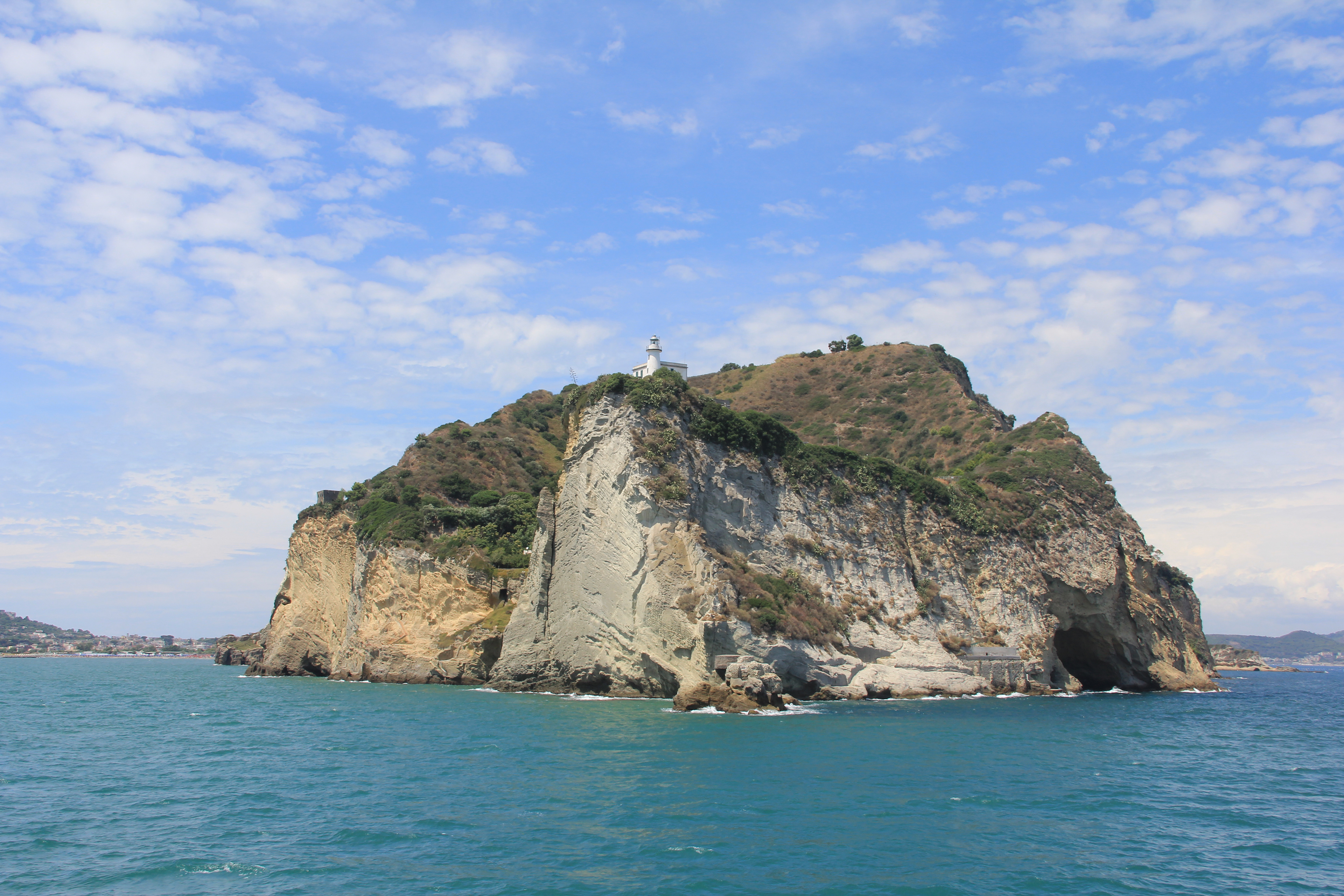 Adaya feriden bakış