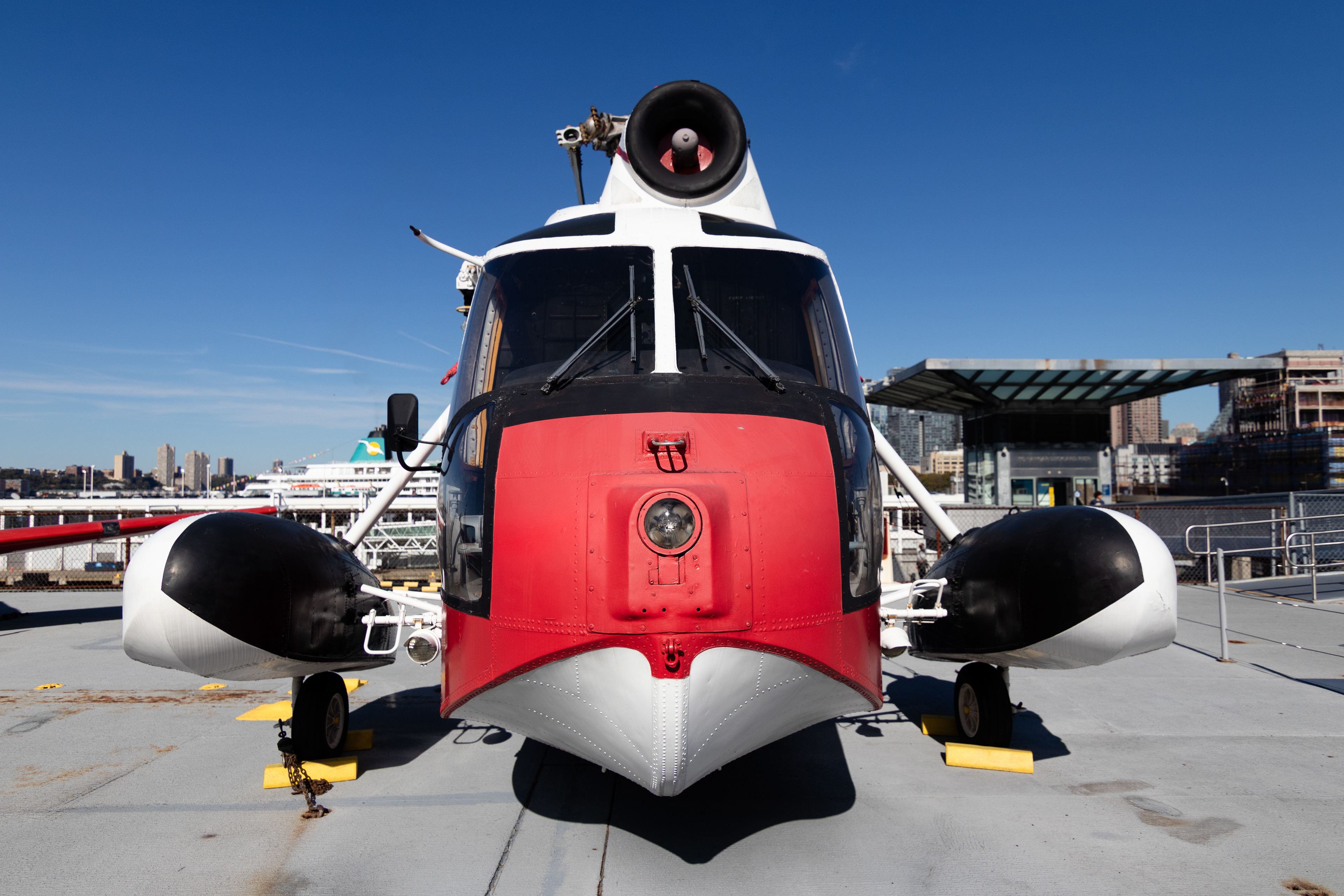  Sikorsky HH-52A Sea Guard, USS Intrepid