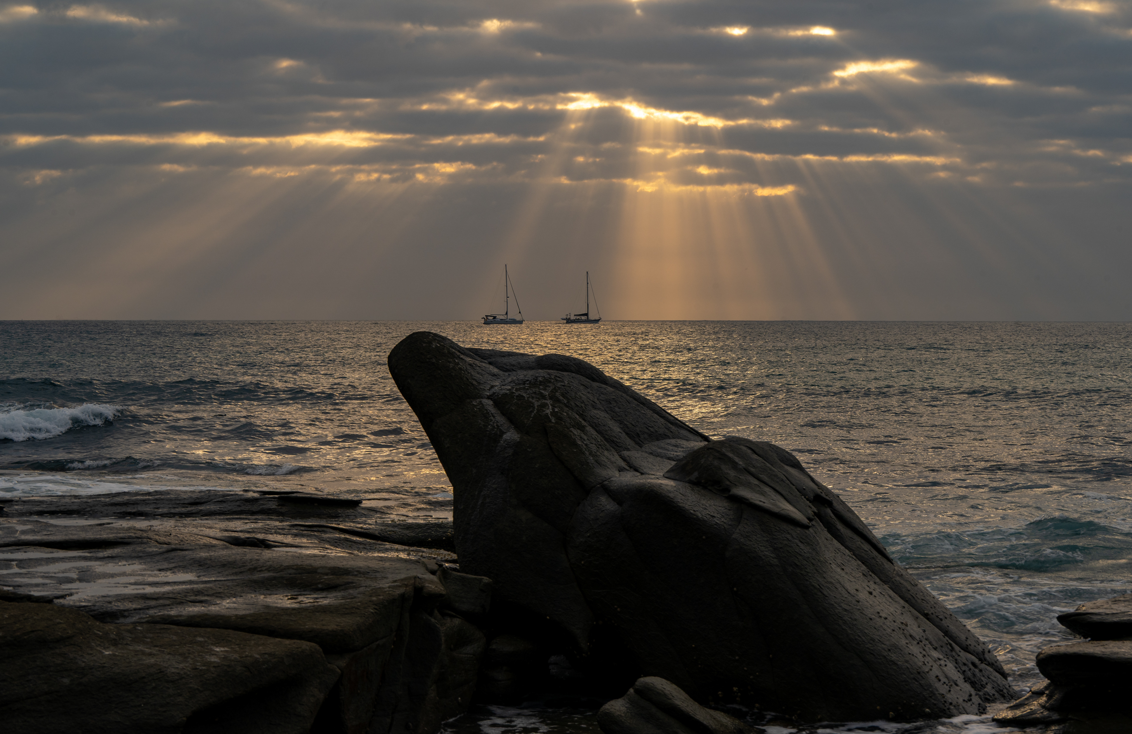 Point Cartwright, Dolphin Rock