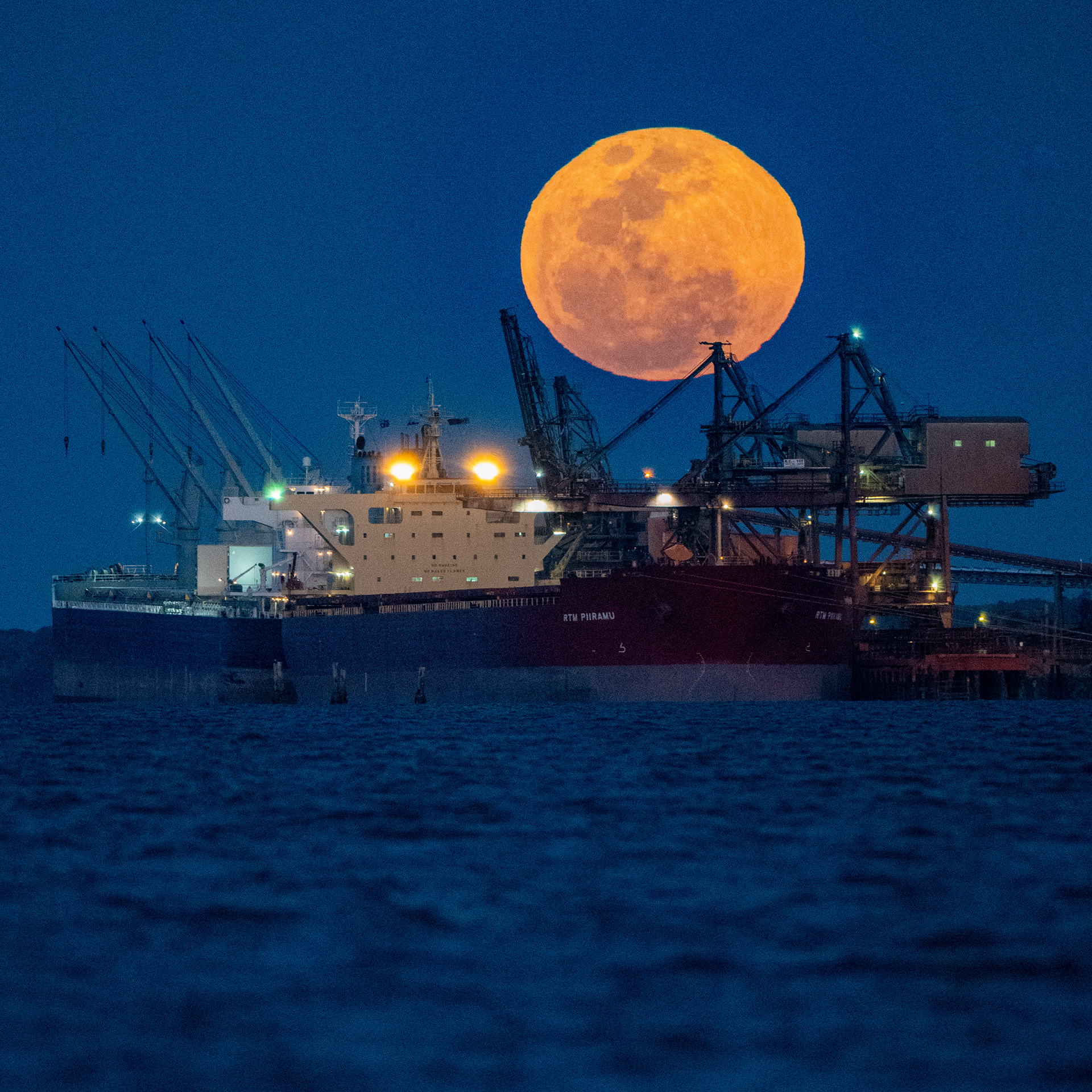 Moonrise over the bauxite unloaders at QAL. 18/9/2024