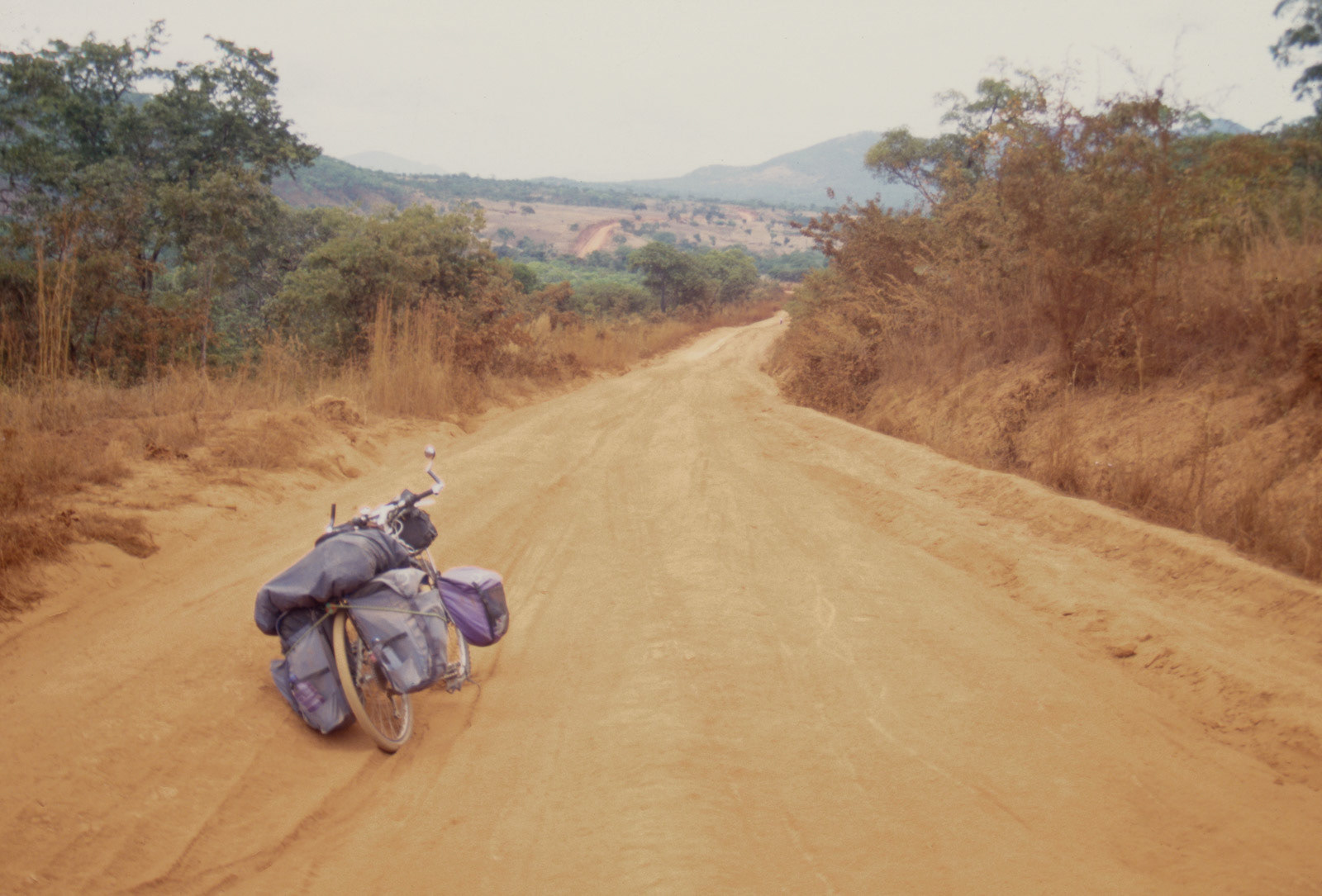 タンザニアの悪路