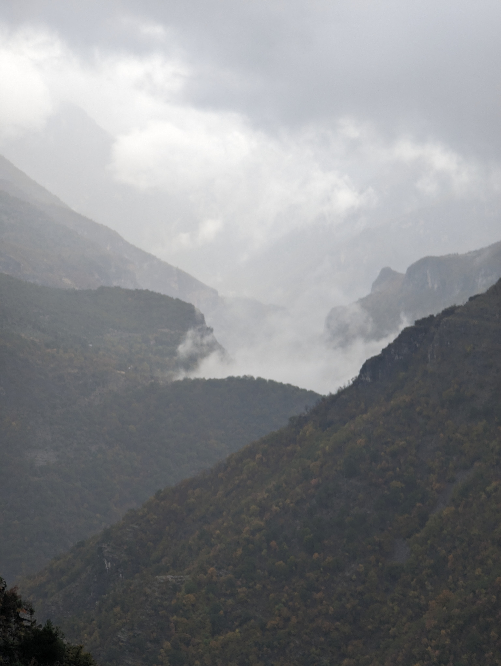 Top of Tamara Gorge seen from the top of Leqet e Hotit pass