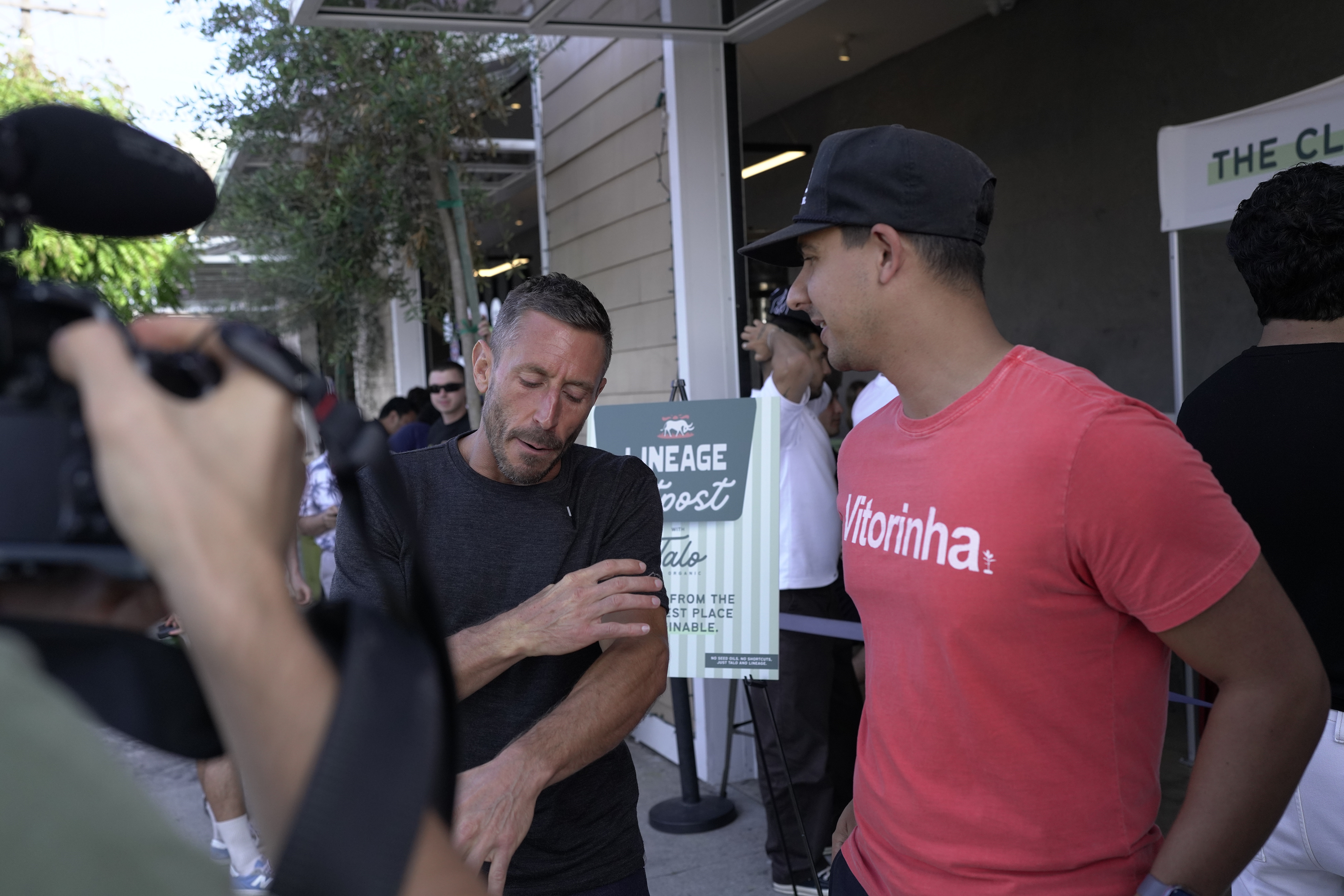 Paul Saladino, MD talking to fan outisde Talo Organic Grill in Venice, CA (RAW unedited photo)
