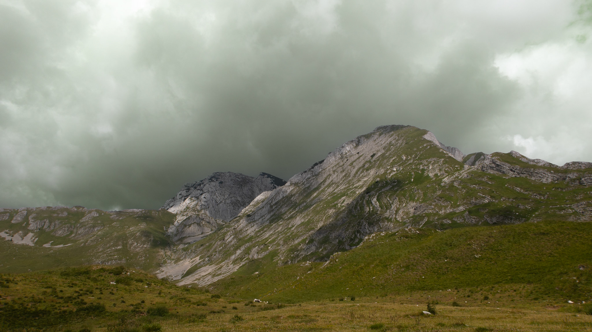 Vue sur le Gruda (Gauche / 2302m) et le Prutaš (Droite / 2401m)