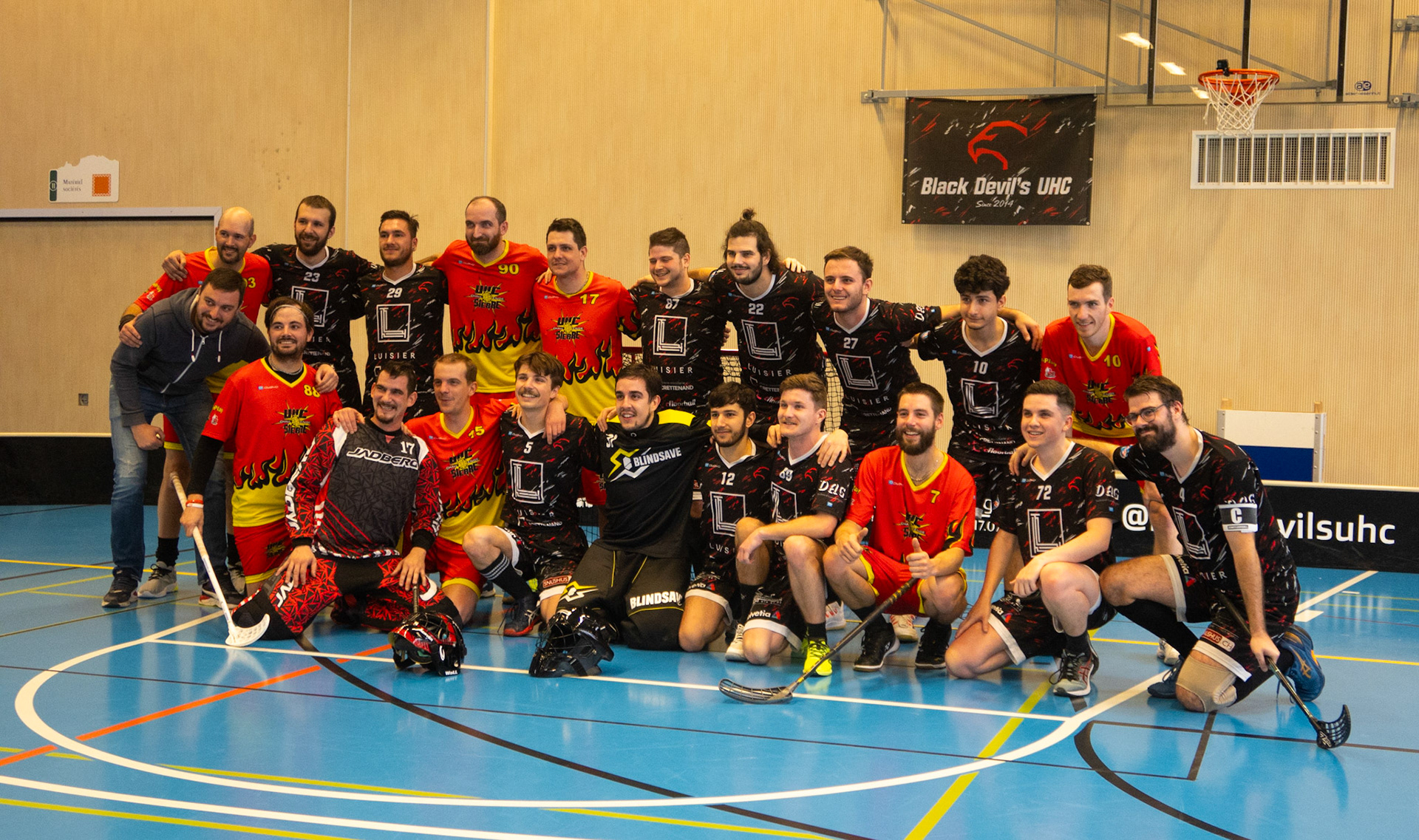 Photo de groupe avec le HC Sierre II.