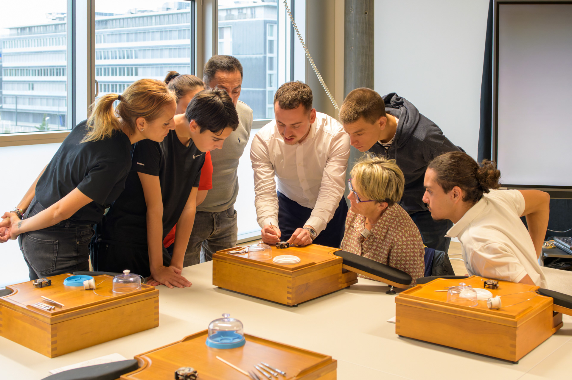 Autour du Temps - « Apprendre à démonter et assembler un mouvement mécanique » - Plan-les-Ouates - Octobre 2025 - Pour la commune de Plan-les-Ouates