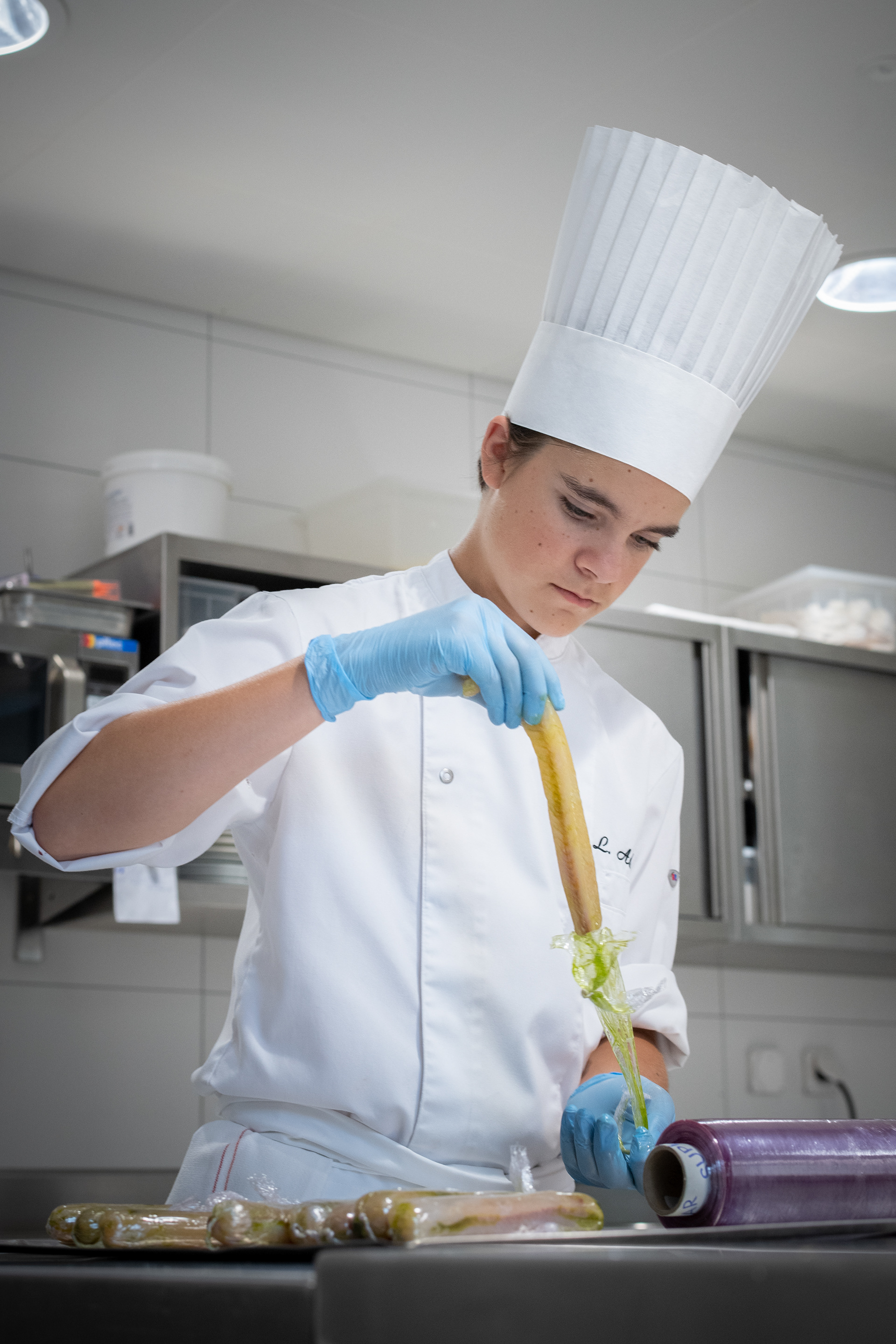 LUAN ADAM - APPRENTI CUISINIER - ECOLE HOTELIERE DE GENEVE - POUR LA TRIBUNE DE GENEVE - AOUT 2022