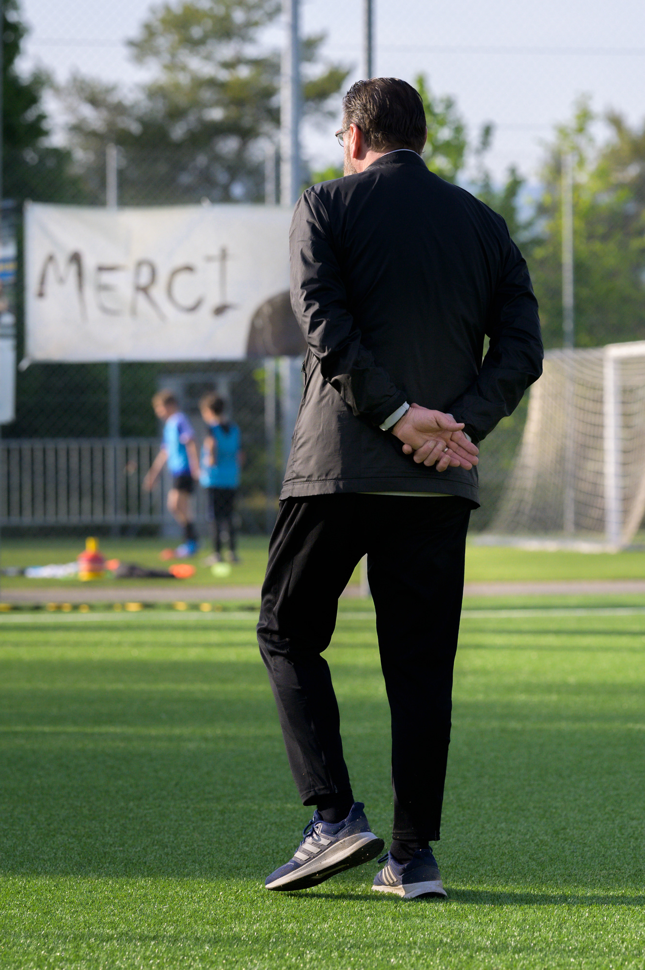 Jean-Michel Aeby - Entraîneur de football - Stade du FC Grand-Saconnex - Article bilan - Avril 2026 - Pour Le Matin Dimanche 