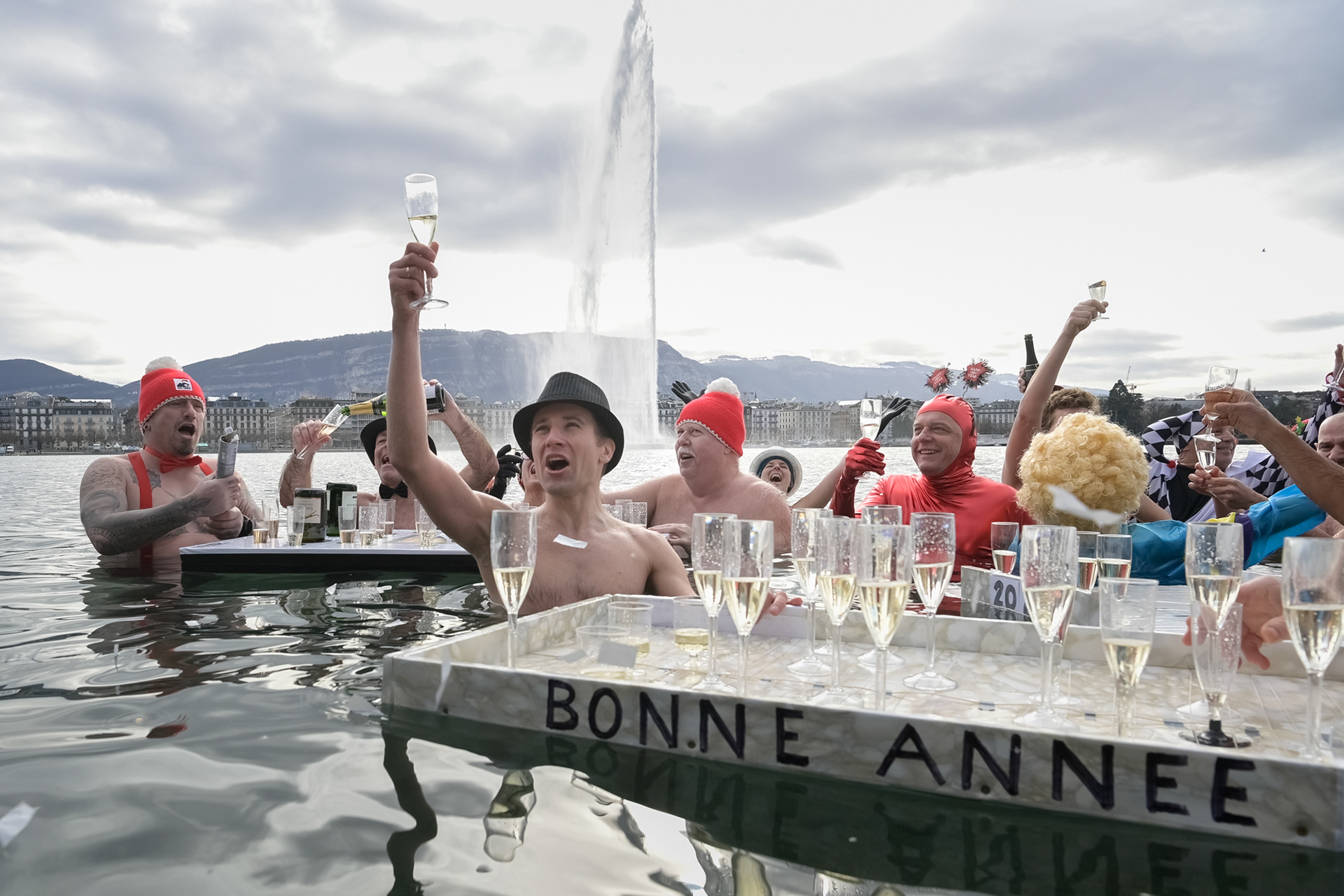 BAIGNADE DU NOUVEL AN - BAINS DES PAQUIS - POUR  LA TRIBUNE DE GENEVE  - 1er JANVIER 2024 