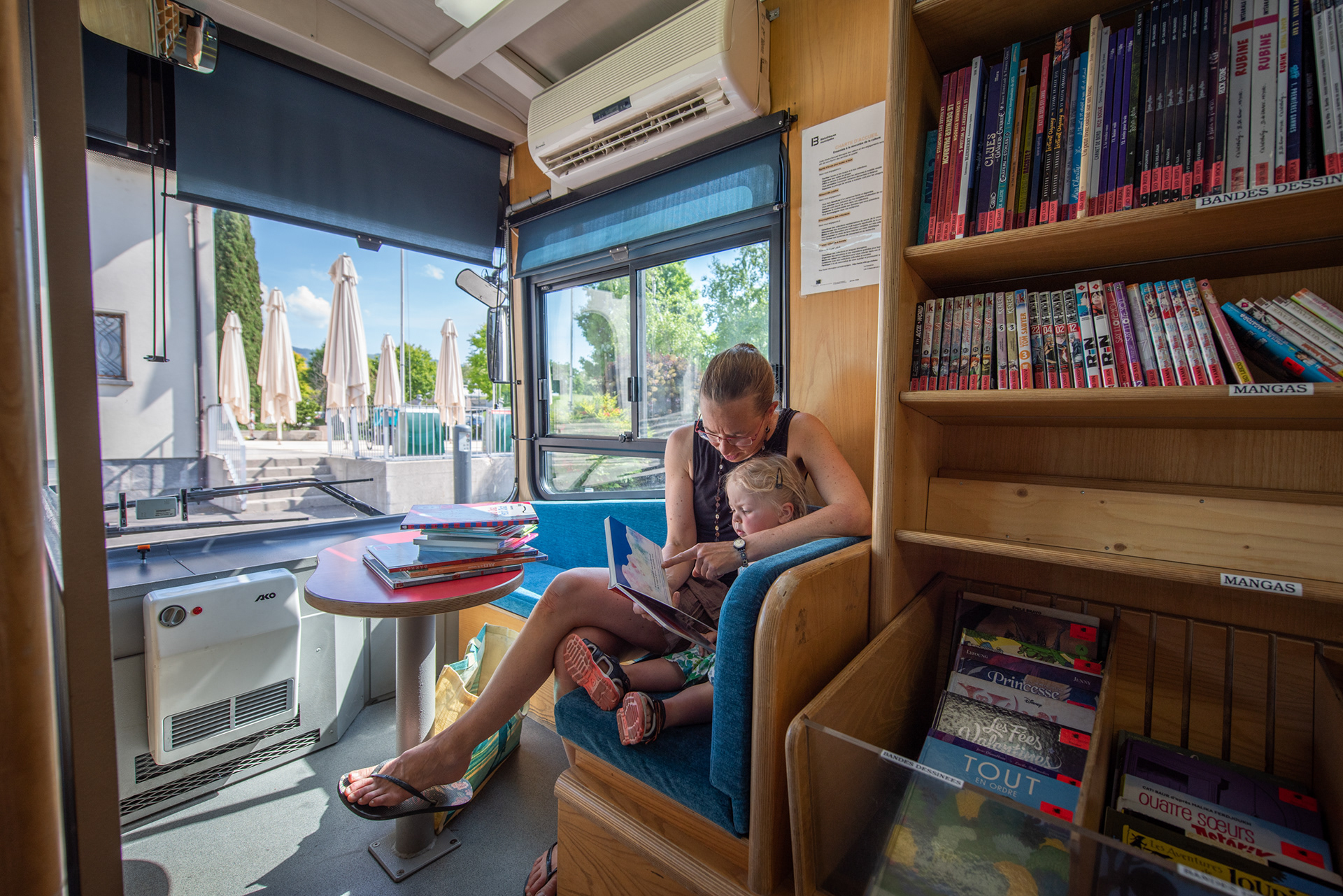 « ILS PROPAGENT LA PASSION DE LA LECTURE DEPUIS SOIXANTE ANS »  - TRIBUNE DE GENEVE - MAI 2022
