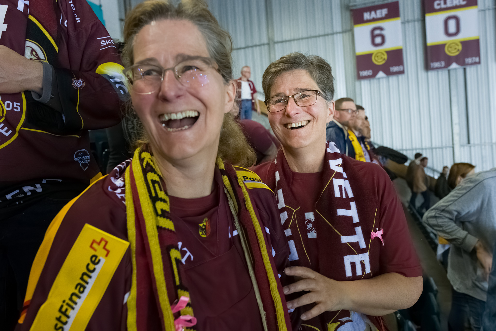 « UNE JOURNEE AVEC LA MAIRE », CORINNE GACHET, SUPPORTRICE DU GENEVE SERVETTE HOCKEY CLUB - SERVETTE GAGNE LE CHAMPIONNAT SUISSE  - GENEVE - AVRIL 2023