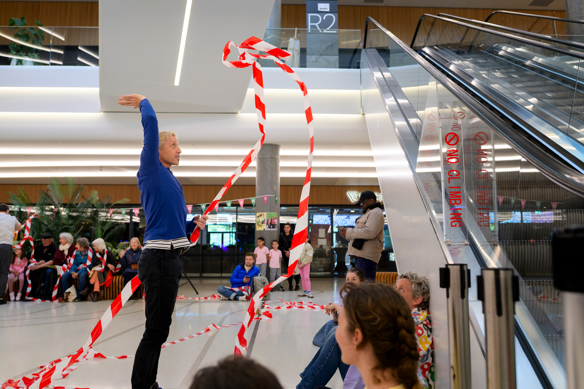 « JINX 103 »  de la Cie József Trefeli - Centre commercial Les Atmosphères - Vernier - Mai 2026 - Pour la Fête de la Danse