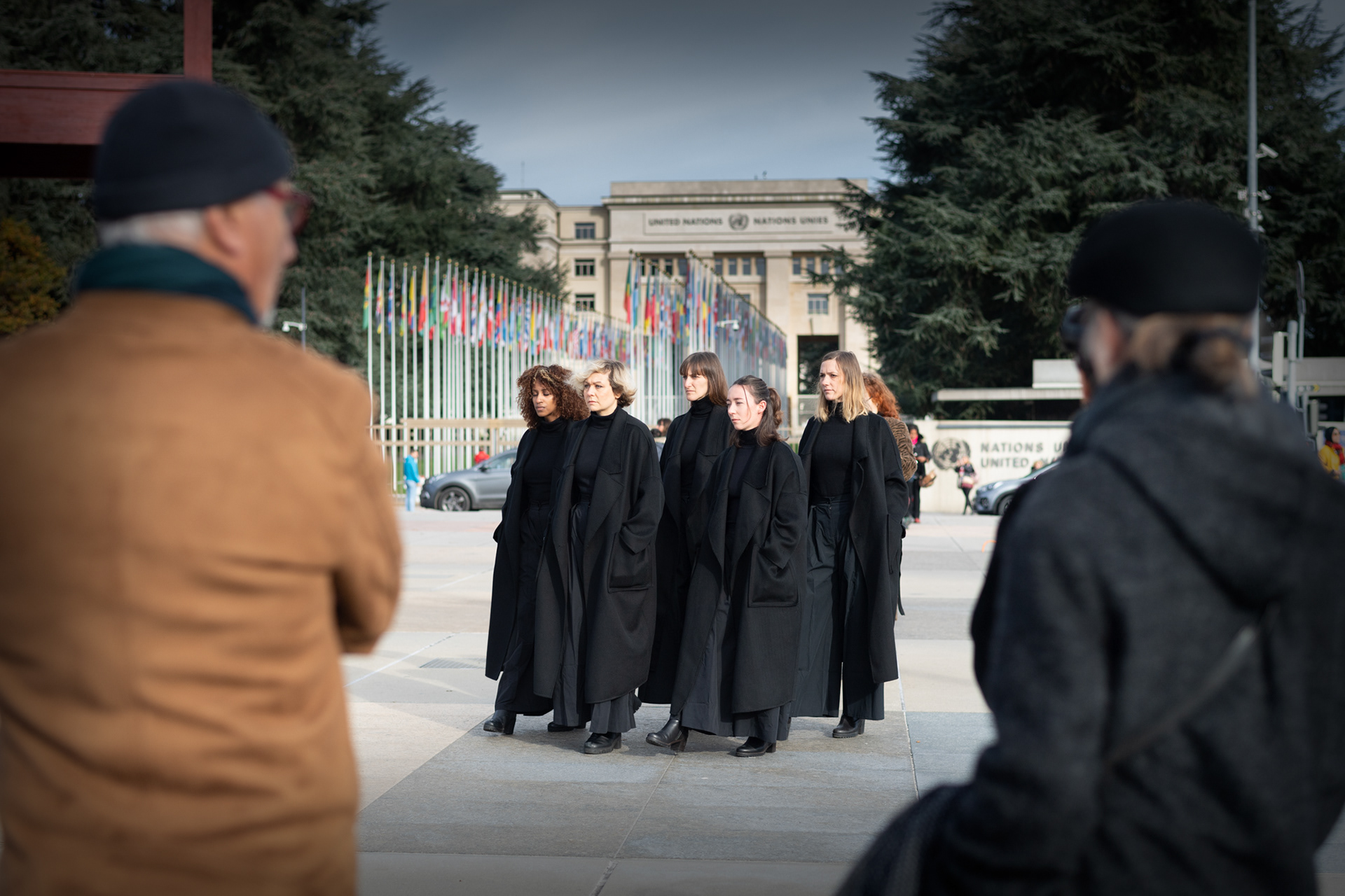 CERISE ROSSIER ET SON ALPHABET DANSANT "DURCH" RENDENT HOMMAGE A MAHSA AMINI - PLACE DES NATIONS - GENEVE - NOVEMBRE 2022