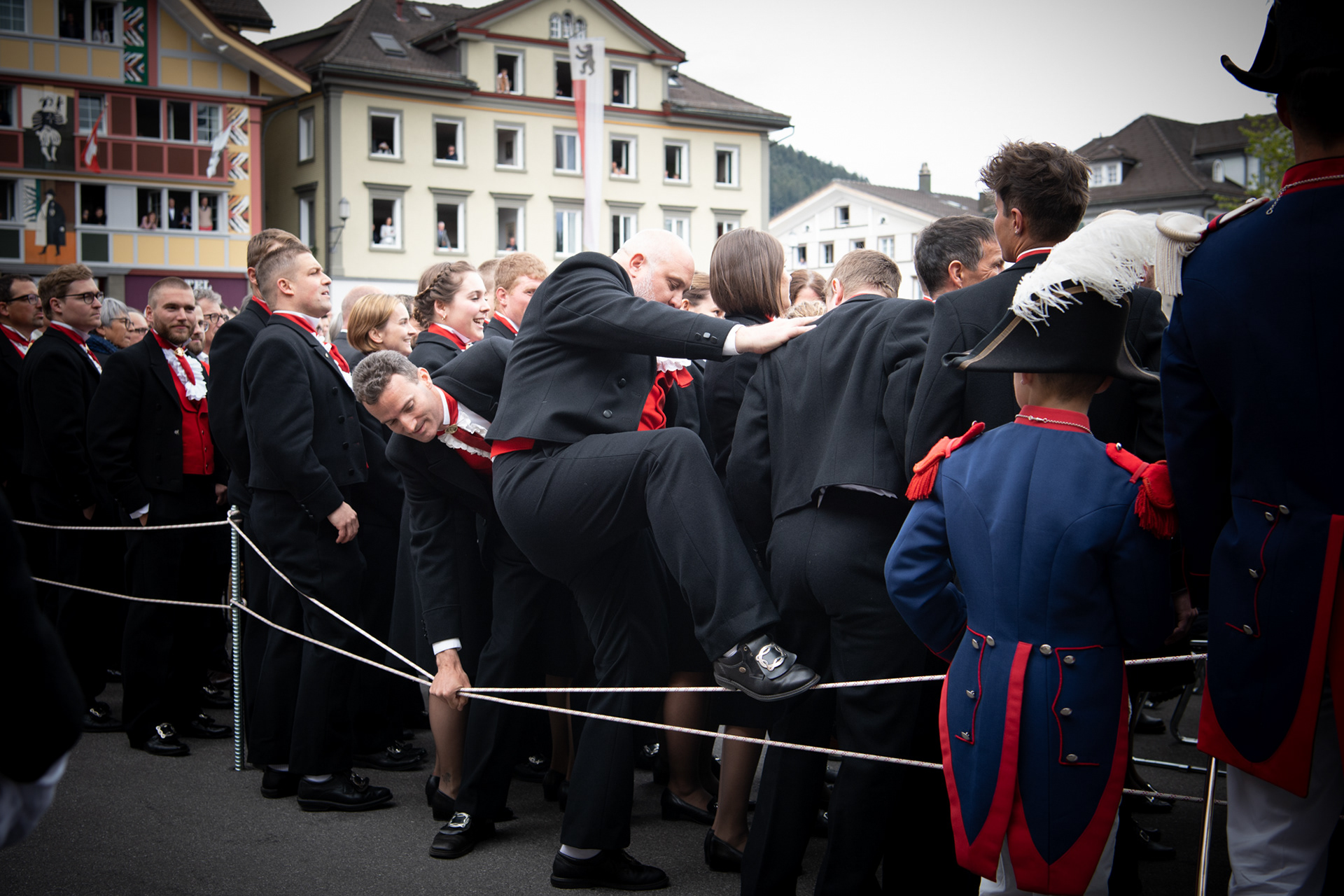 ENTREE DANS LE CERCLE DES VOTANTS - LANDSGEMEINDE - APPENZELL - AVRIL 2022