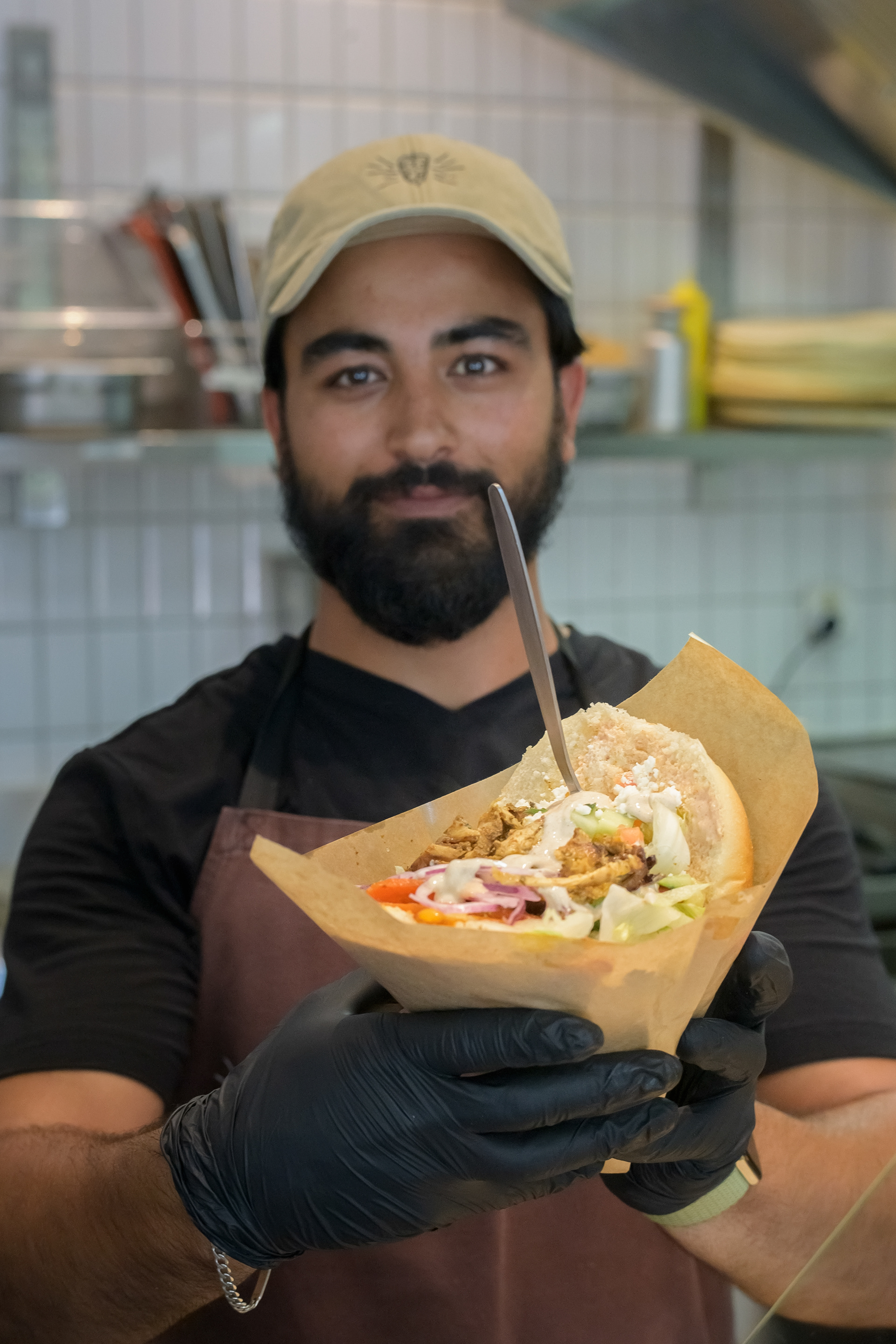 « ALLES GUT ! GEMUSE KEBAB »  - TRIBUNE DE GENEVE - GENEVE - JUIN 2023