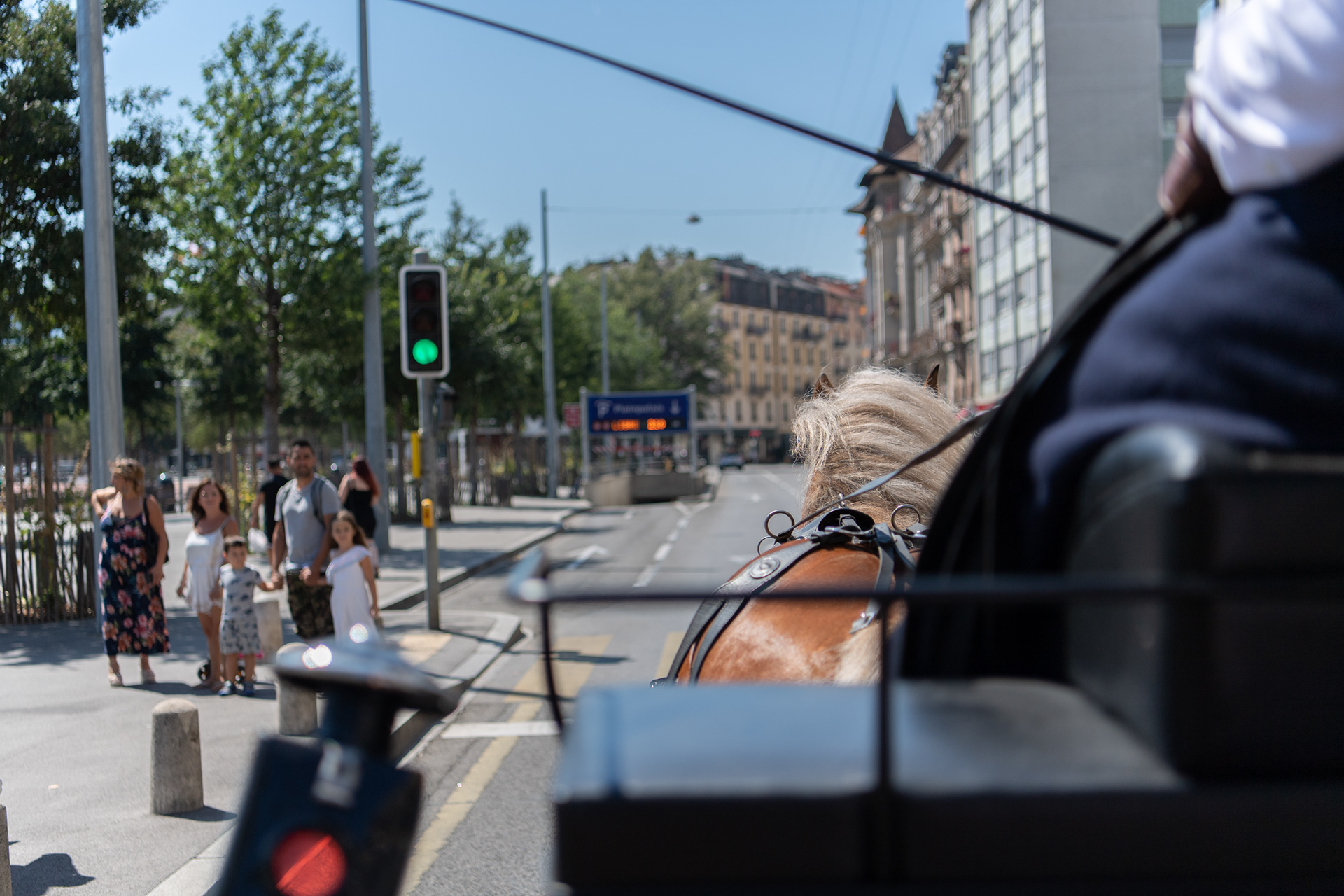 " DES FIACRES SUR LES QUAIS ? " - POUR LA  TRIBUNE DE GENEVE - AOUT 2022